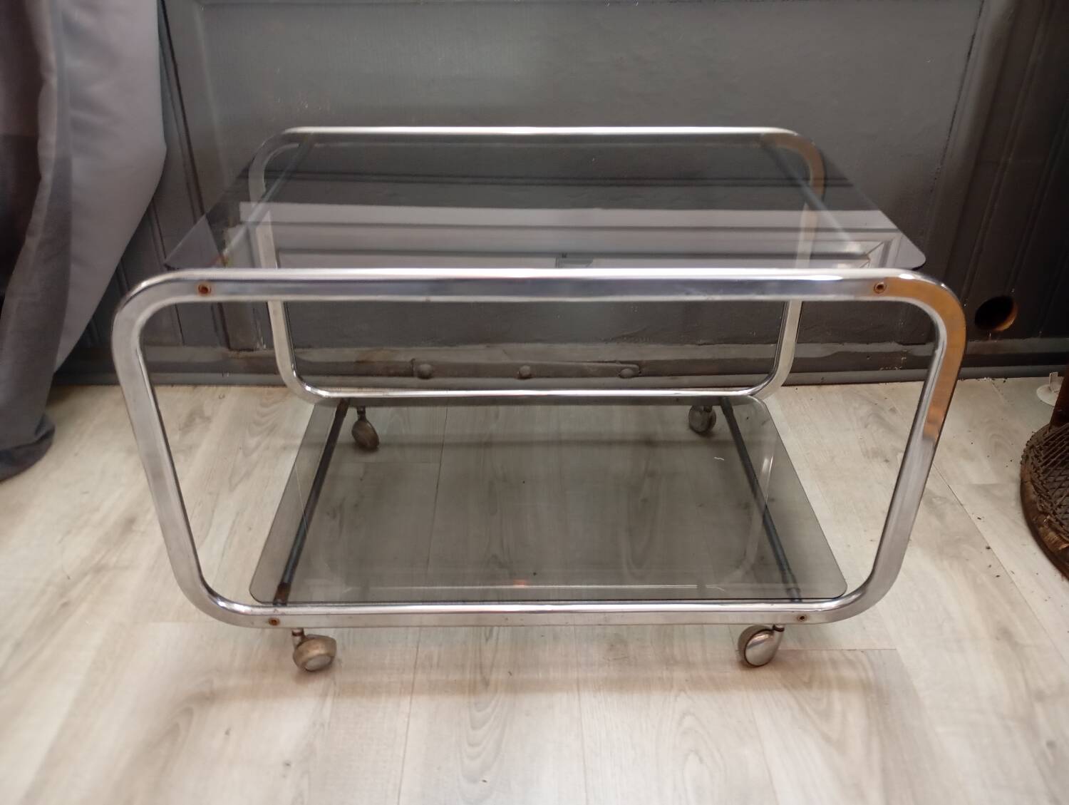 Desserte vintage en aluminium brossé et verre