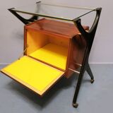 Chariot de bar avec intérieur jaune canari et lumière, Italie années 1960