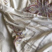 Nappe et serviettes en soie grège brodée de motifs cachemires  en couleur