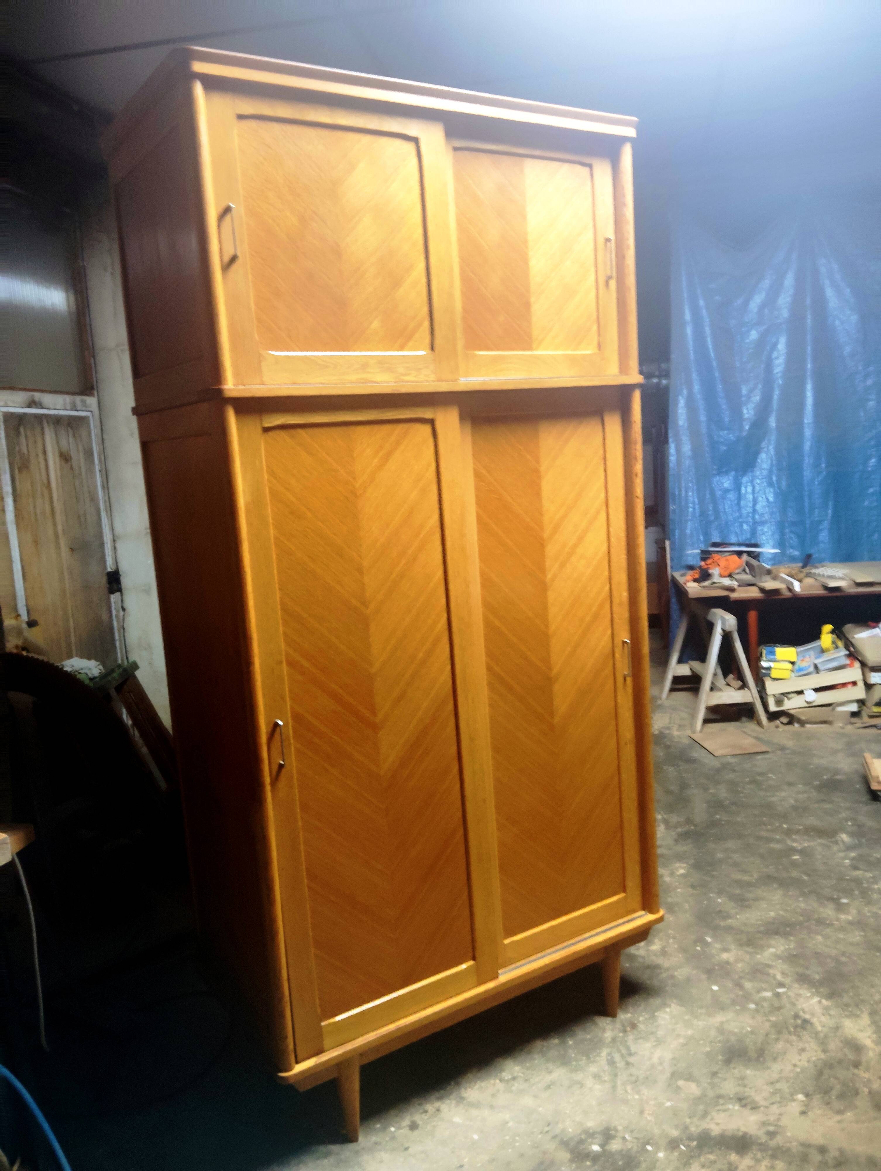 Vintage sliding wardrobe with 2 shelves, Scandinavian inspiration.