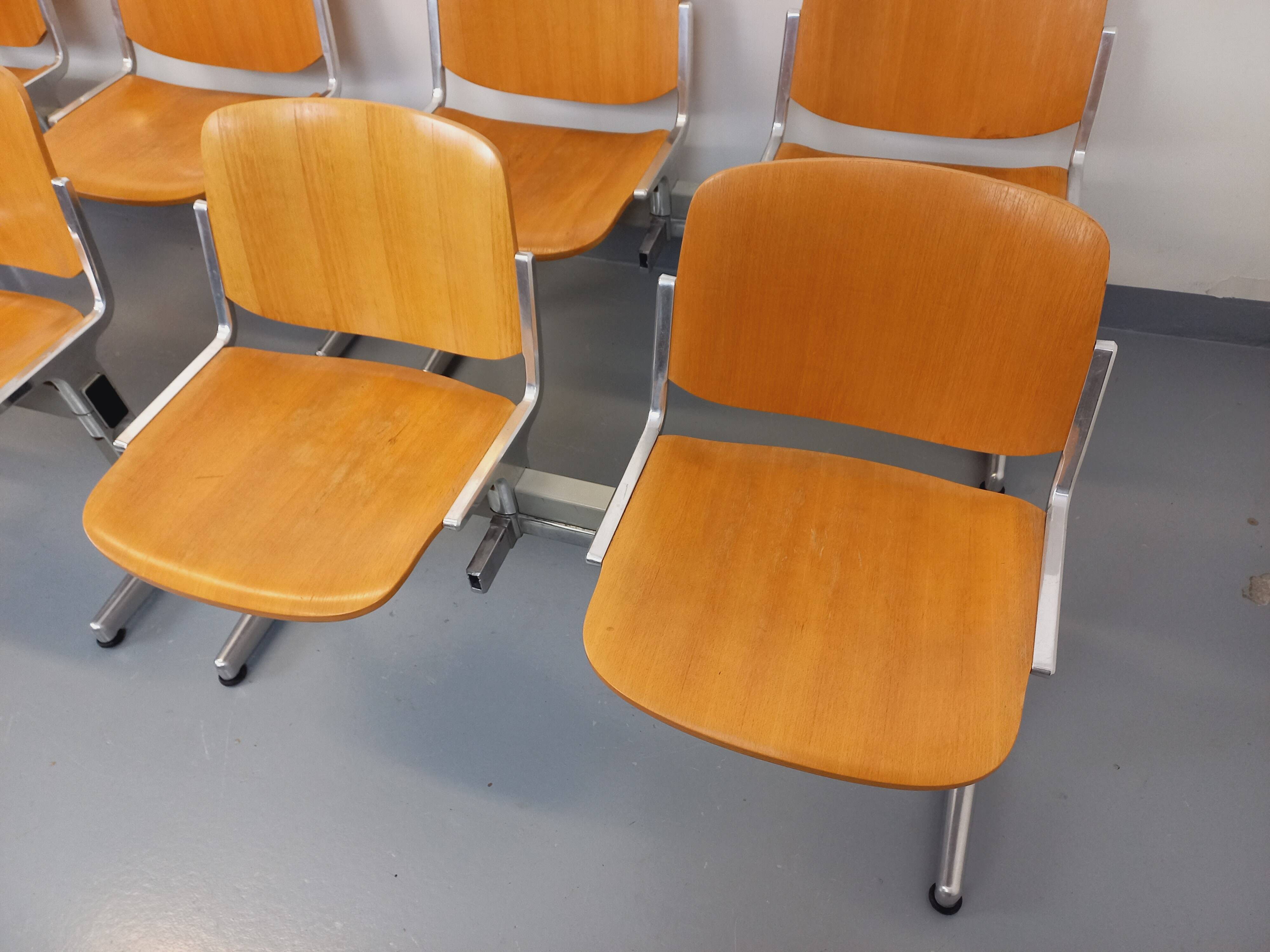 Suite of 4 vintage Giancarlo Piretti benches for Castelli in wood and aluminum