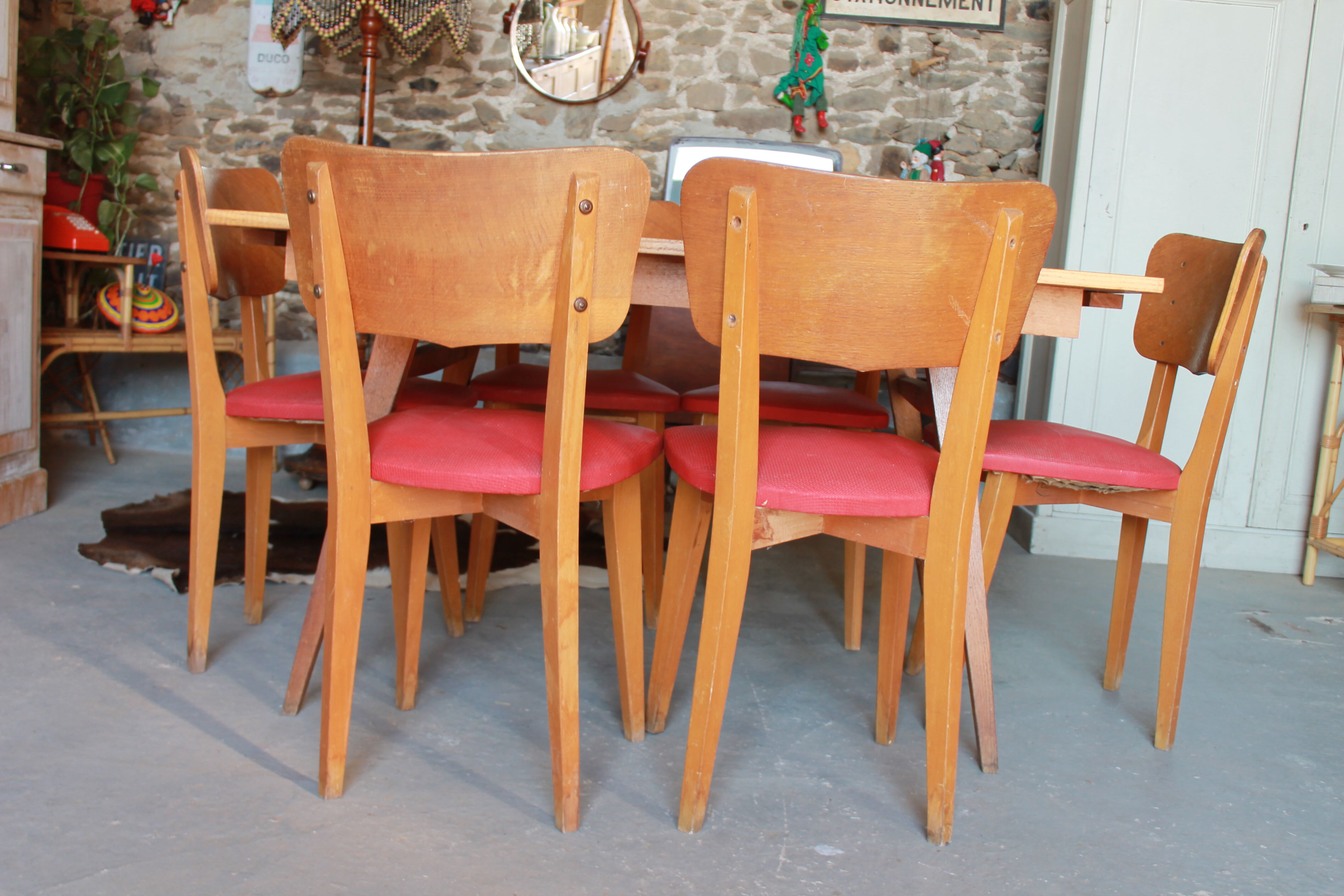 Lot of 6 ELF chairs in wood and vinyl