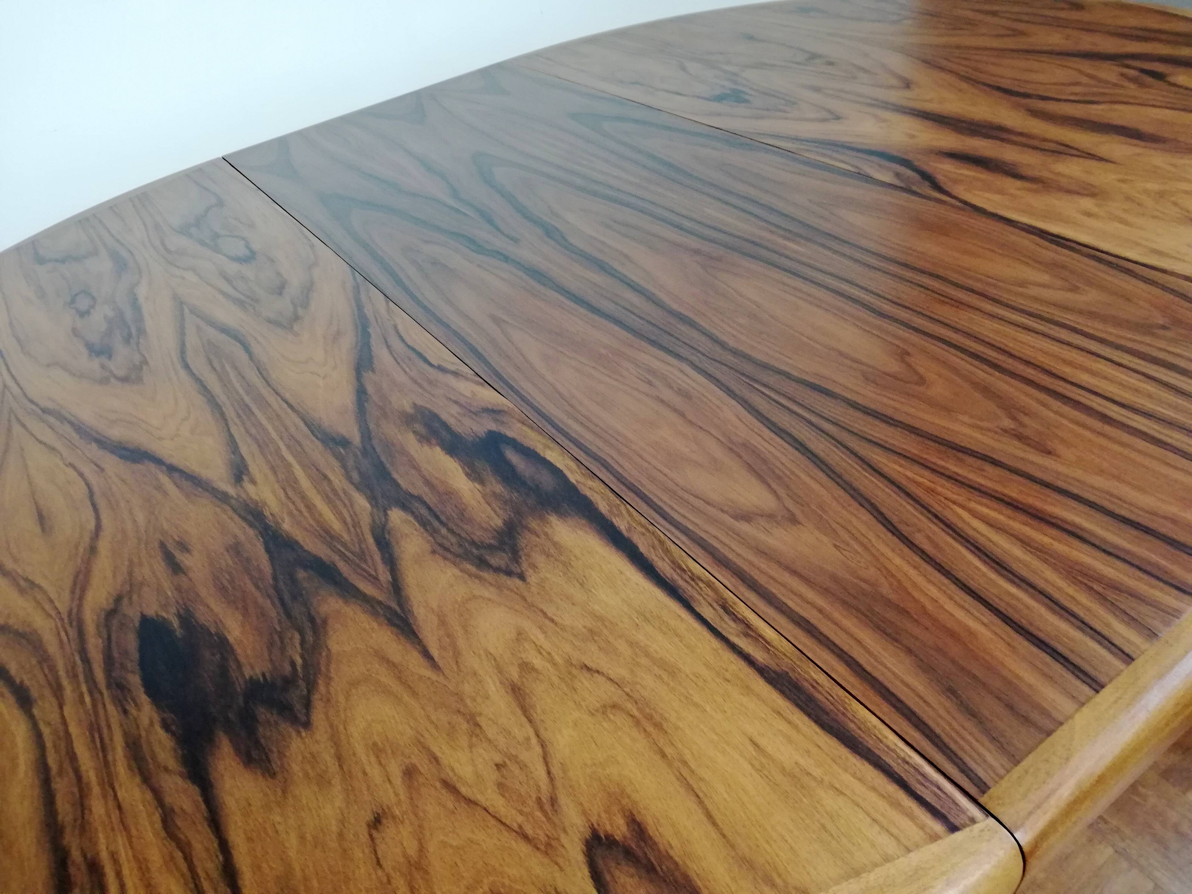 Central-footed rosewood round table