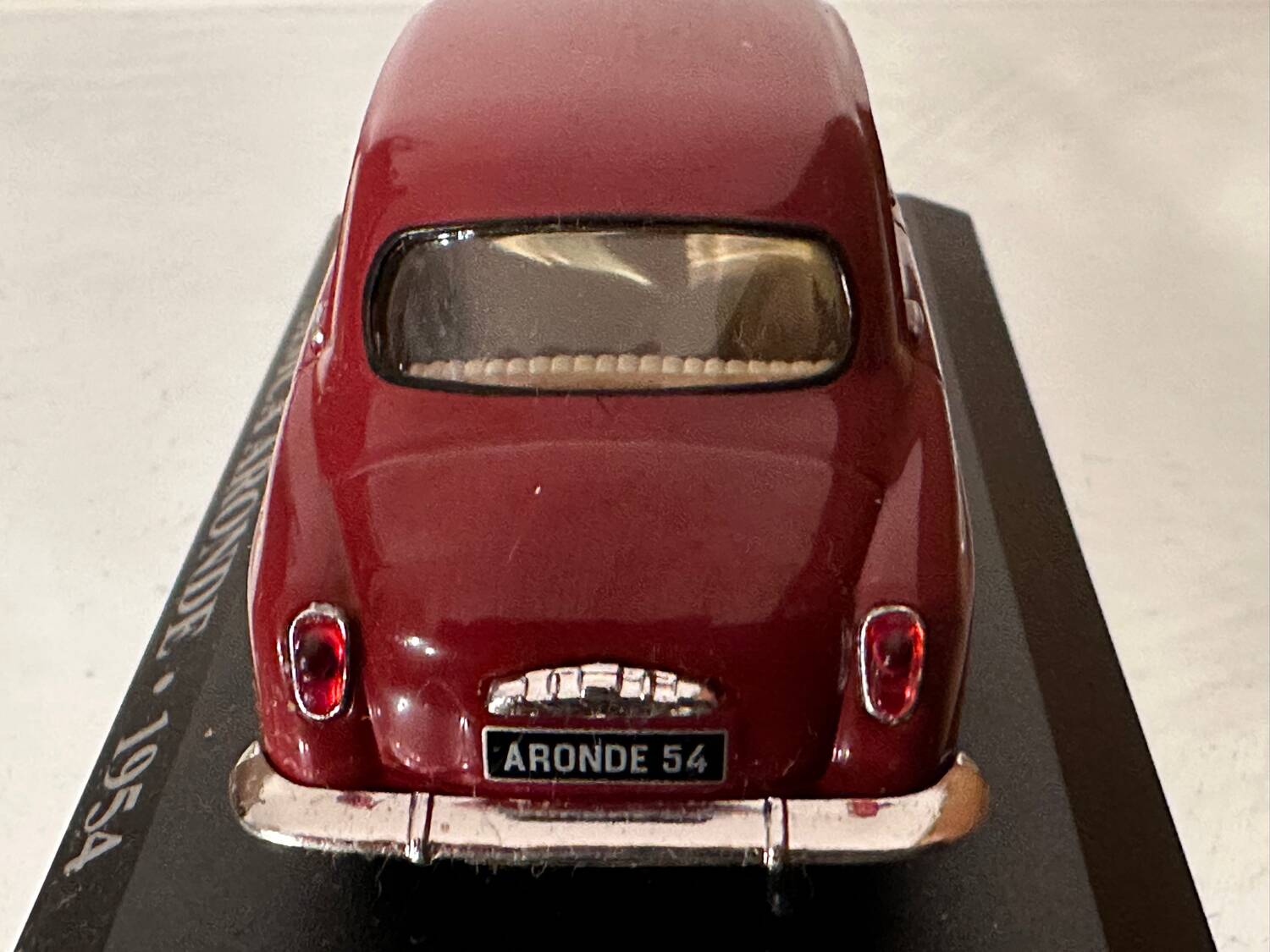 Altaya 1/43 simca around 1954 couleur bordeaux