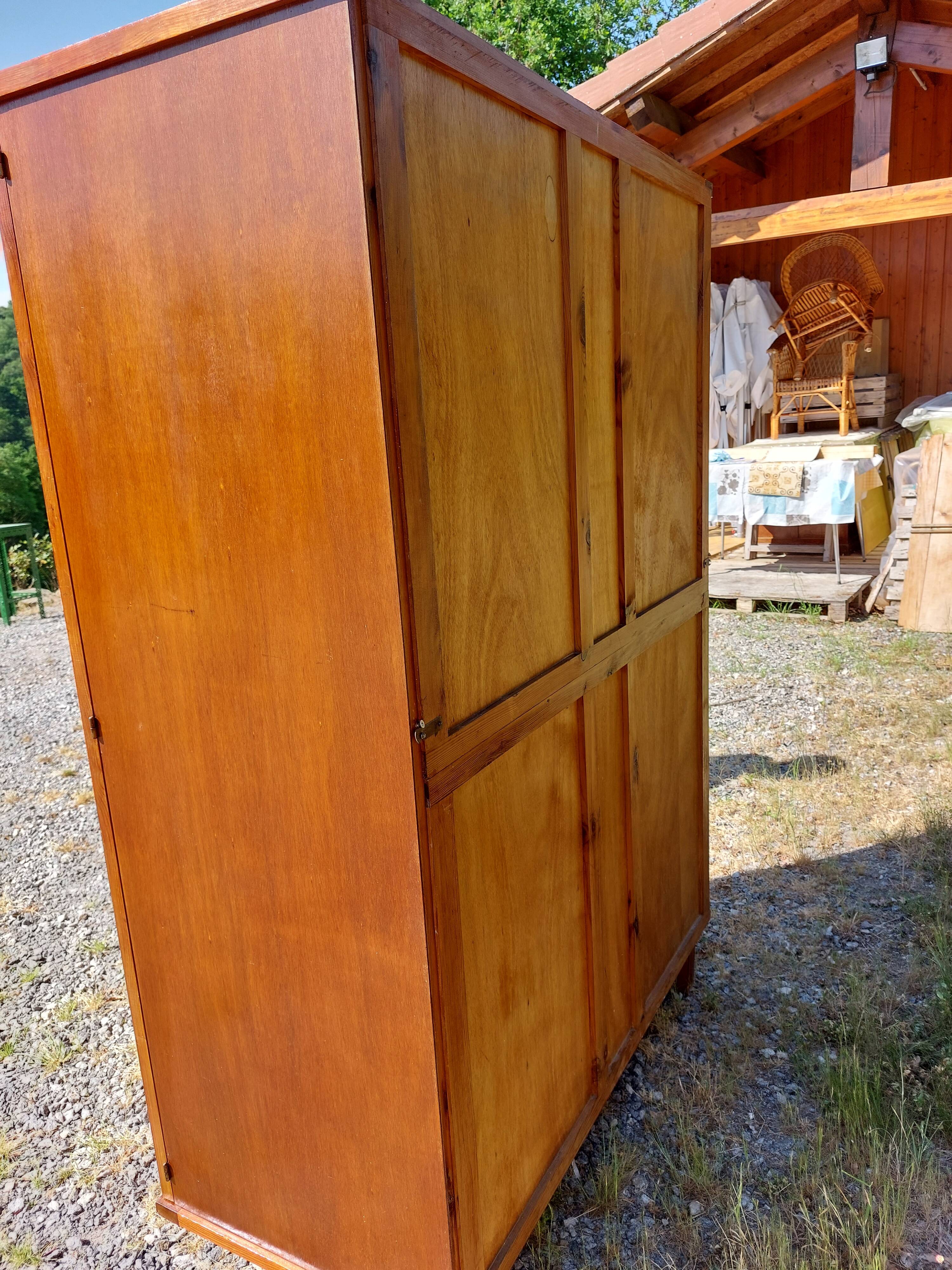 Compass foot cabinet