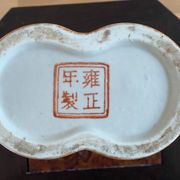 Large Chinese Qing (1644-1911) porcelain urn painted in faux-bois