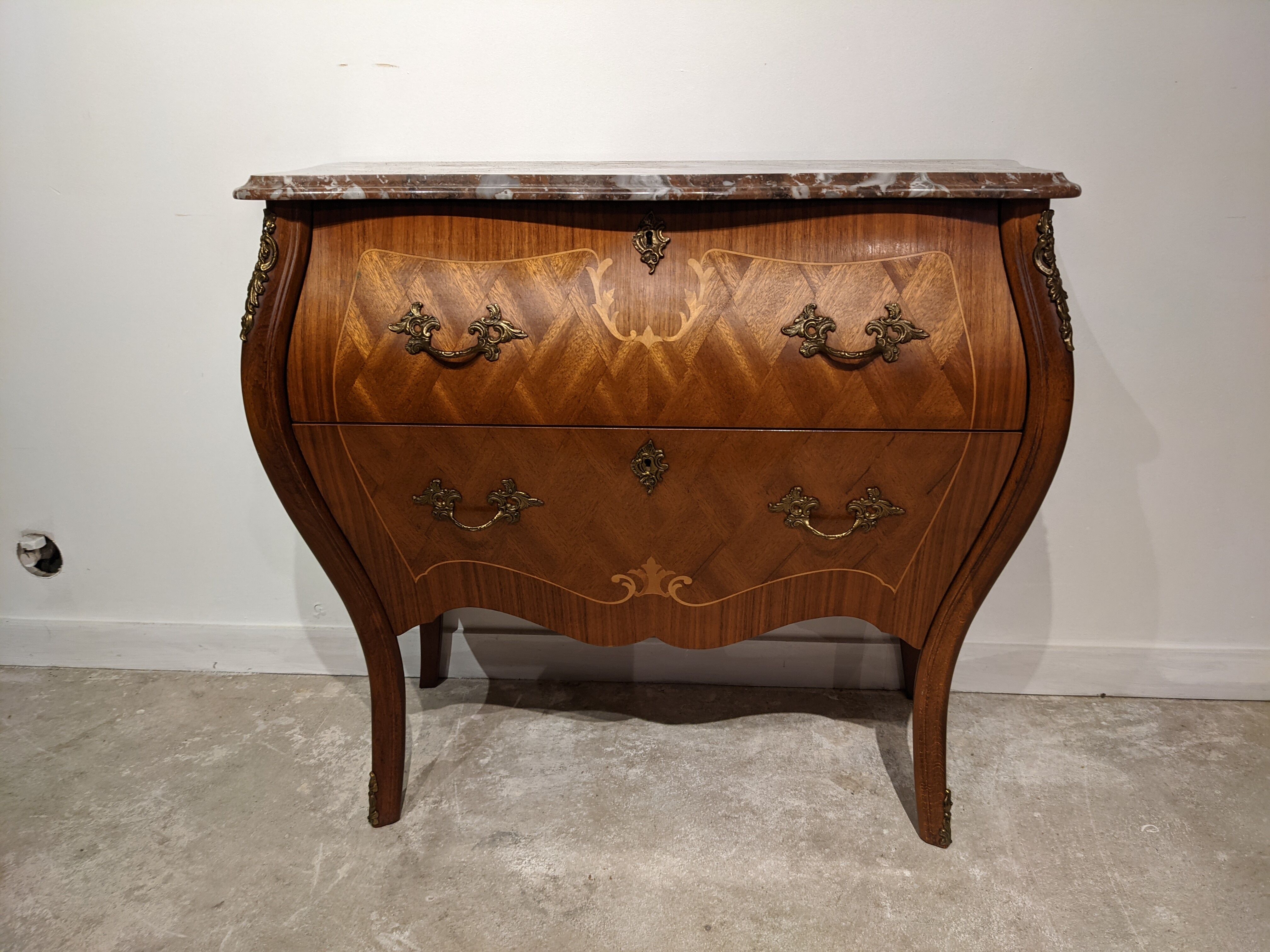 Commode tombeau de style Louis XV