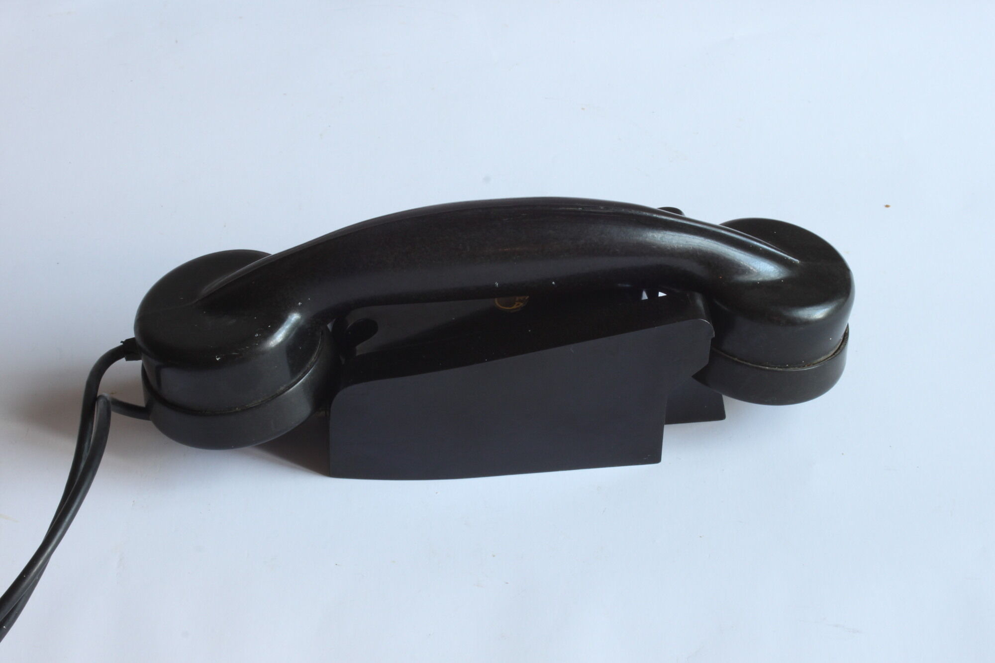 Streamline design bakelite intercom telephones by Aiea Antwerp, Belgium 1940s, set of 2.