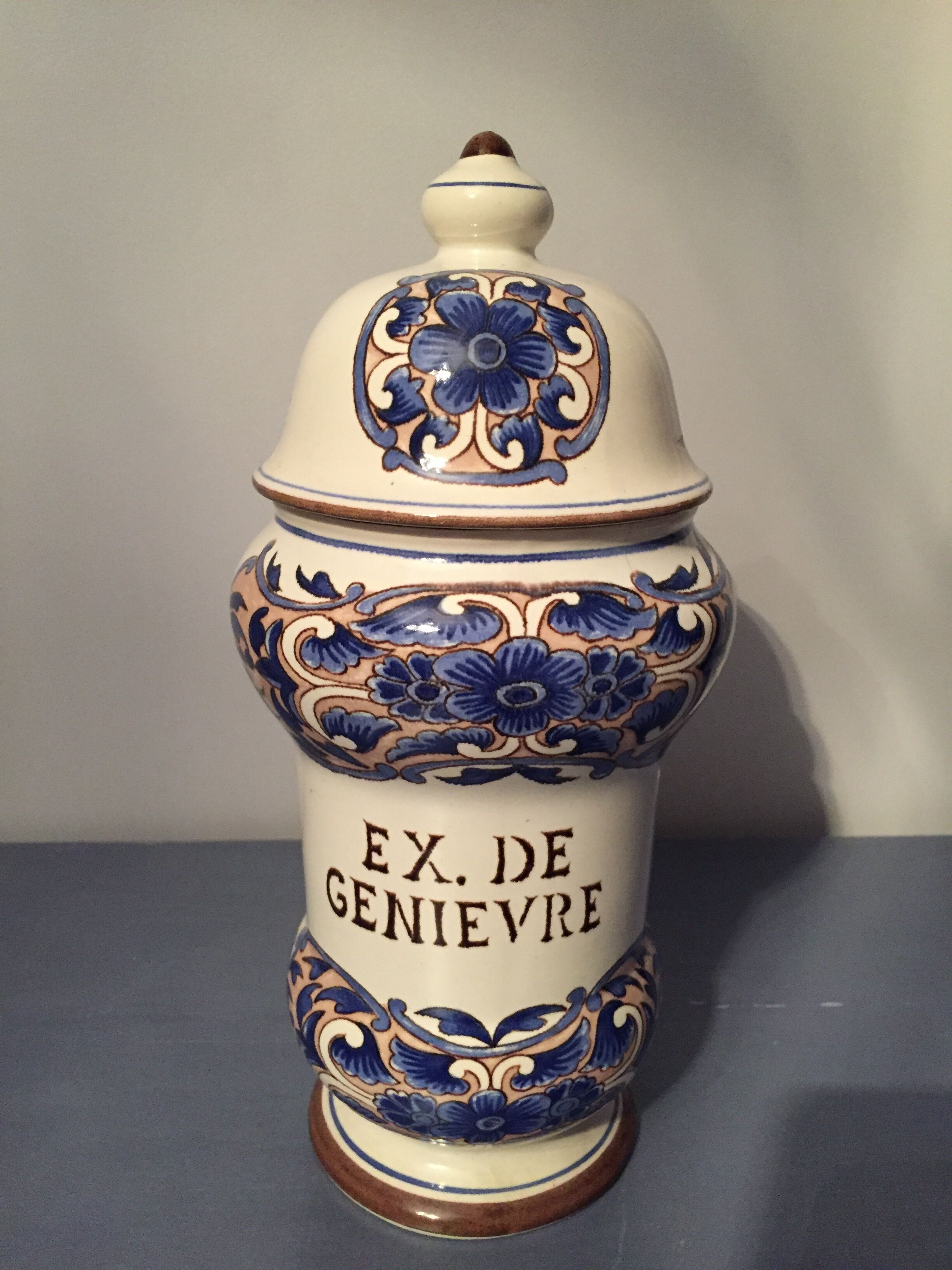 Saint Clement porcelain apothecary pot