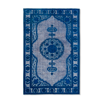 Tapis bleu fait à la main contemporain oriental années 1970 208 cm x 315 cm