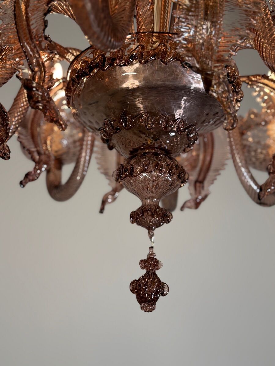 Venetian chandelier in Murano glass in amethyst colour, 8 light arms, 20th century