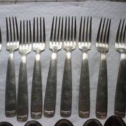 12 fourchettes et 10 cuillers à soupe metal argenté Ercuis