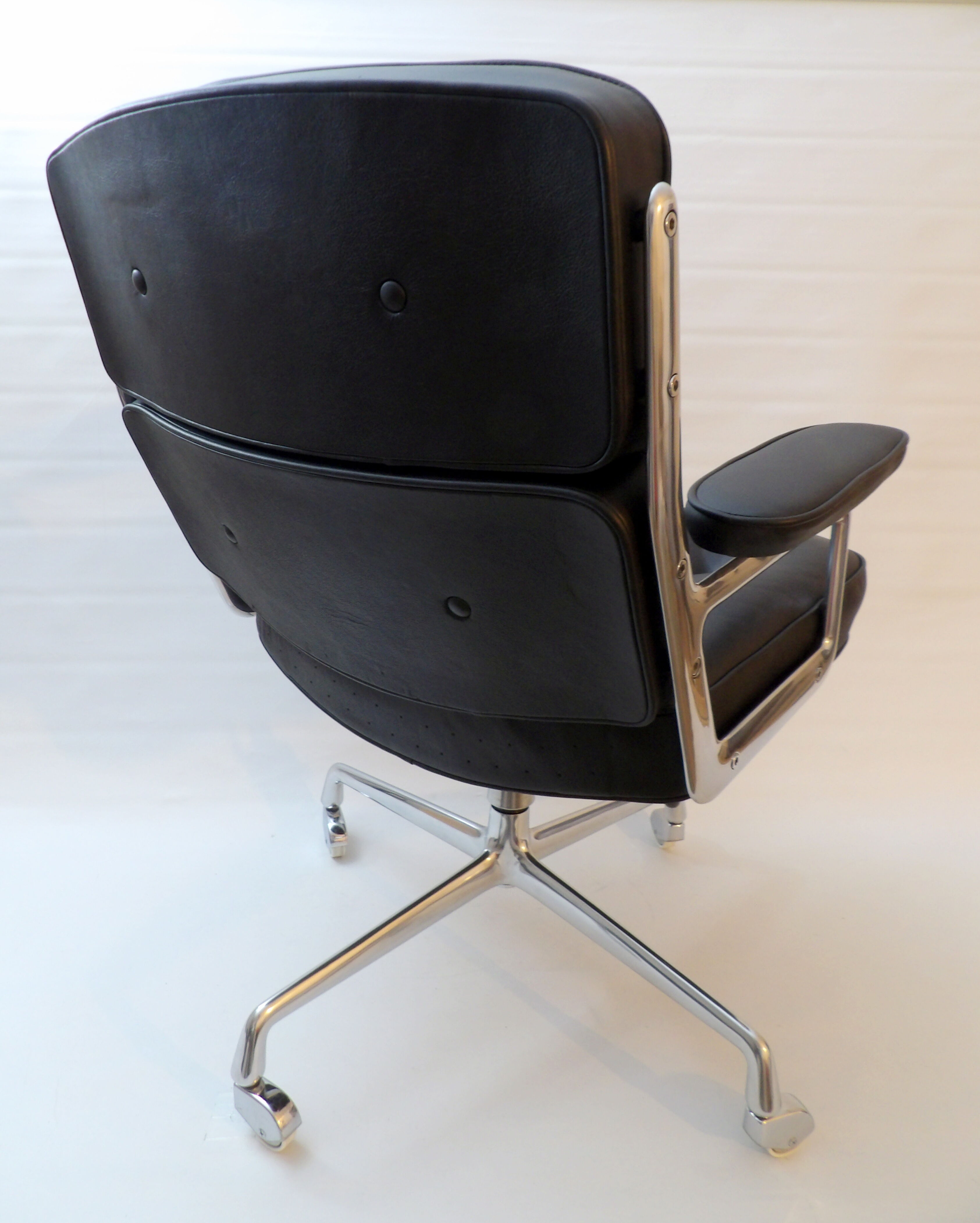 Charles Eames "Time Life" office chair edited by Herman Miller