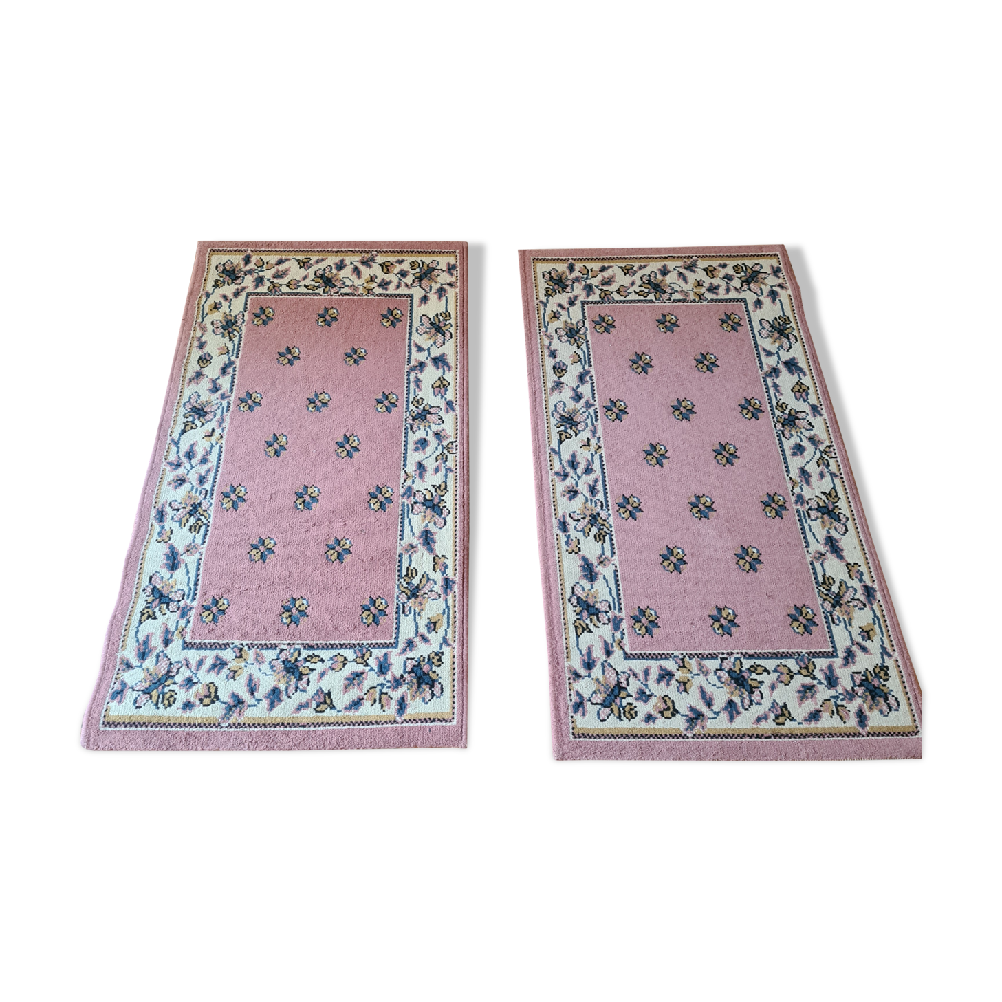 Pair of front of bed rugs 2 times 1m10 x 0m57