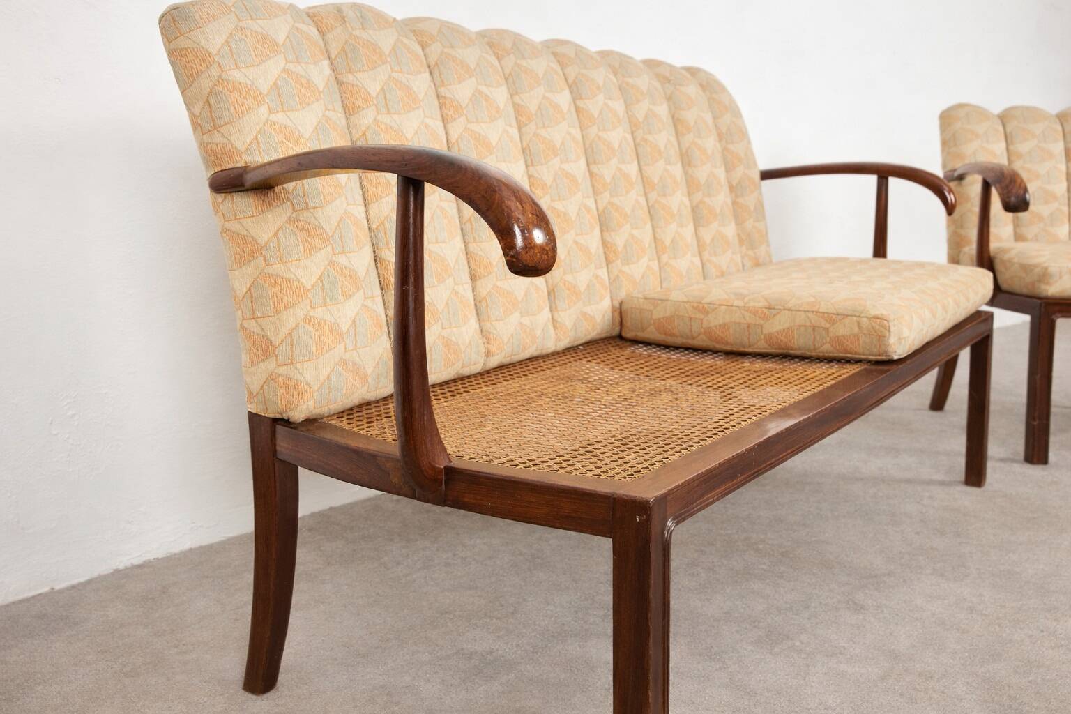 Ensemble de banc de salle à manger et de fauteuil, Vienne-Budapest, vers 1930.