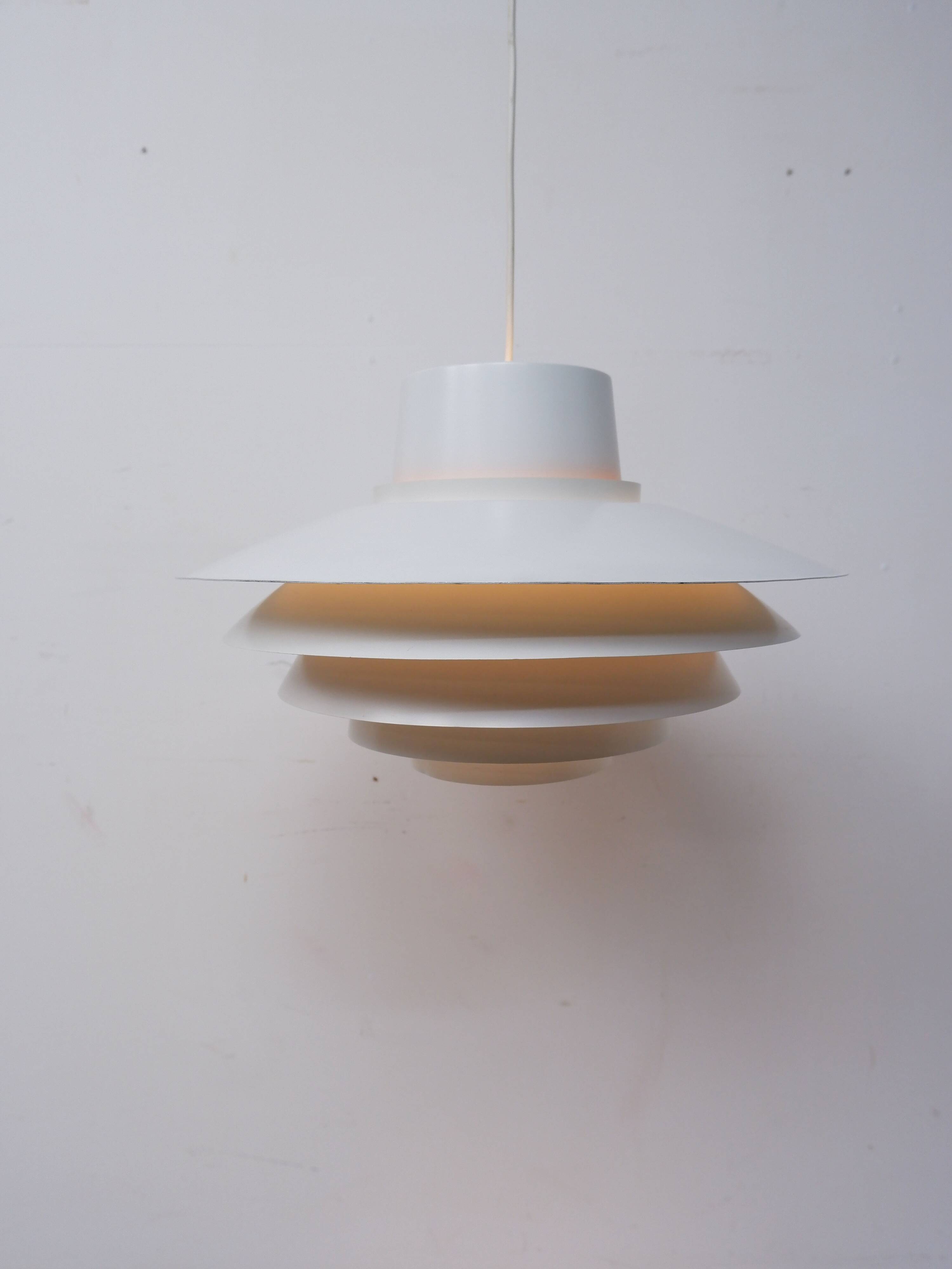 Verona hanging lamp white by Sven Middelboe