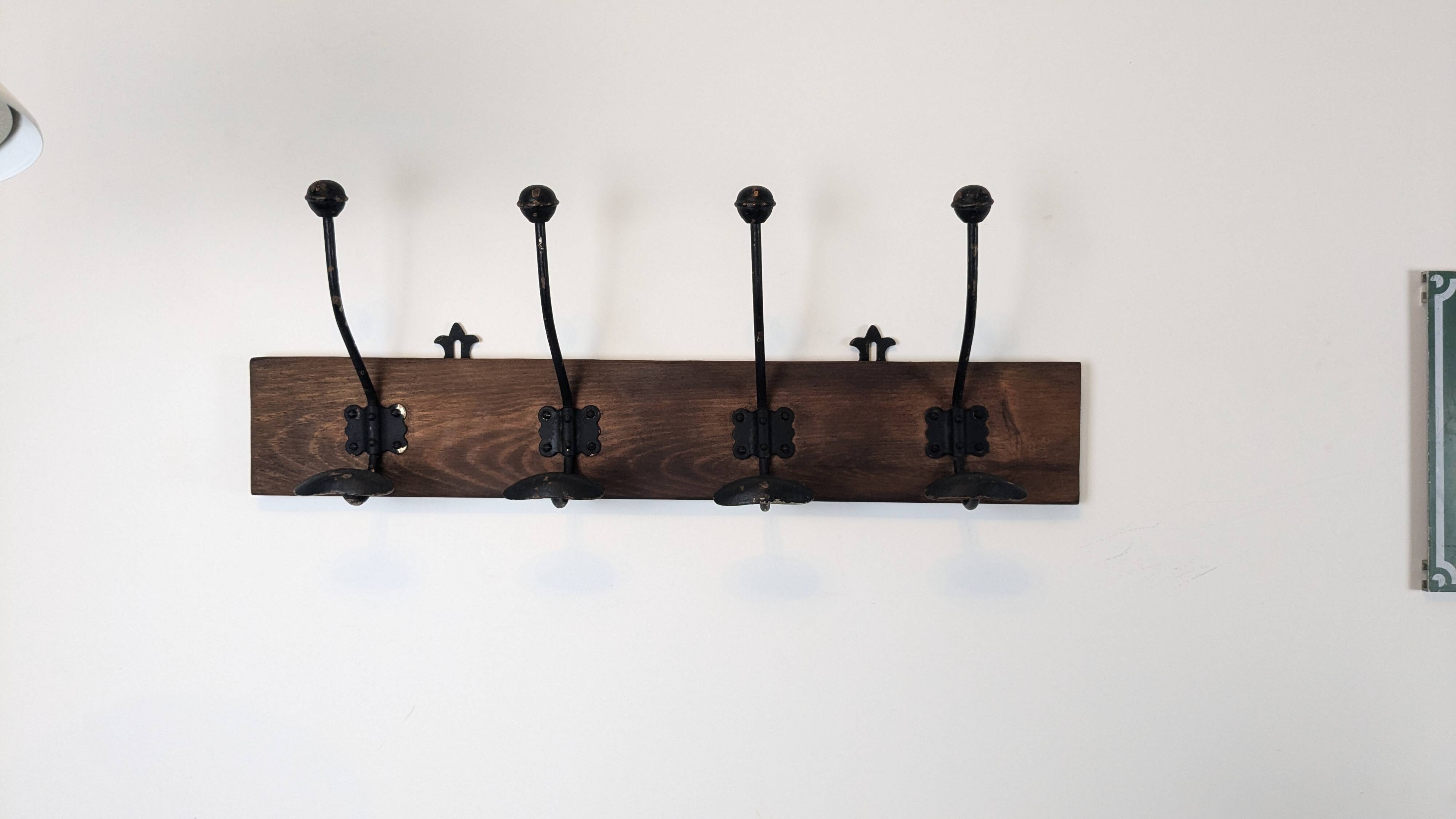 Patère 4 crochets en bois & fer – style industriel chic