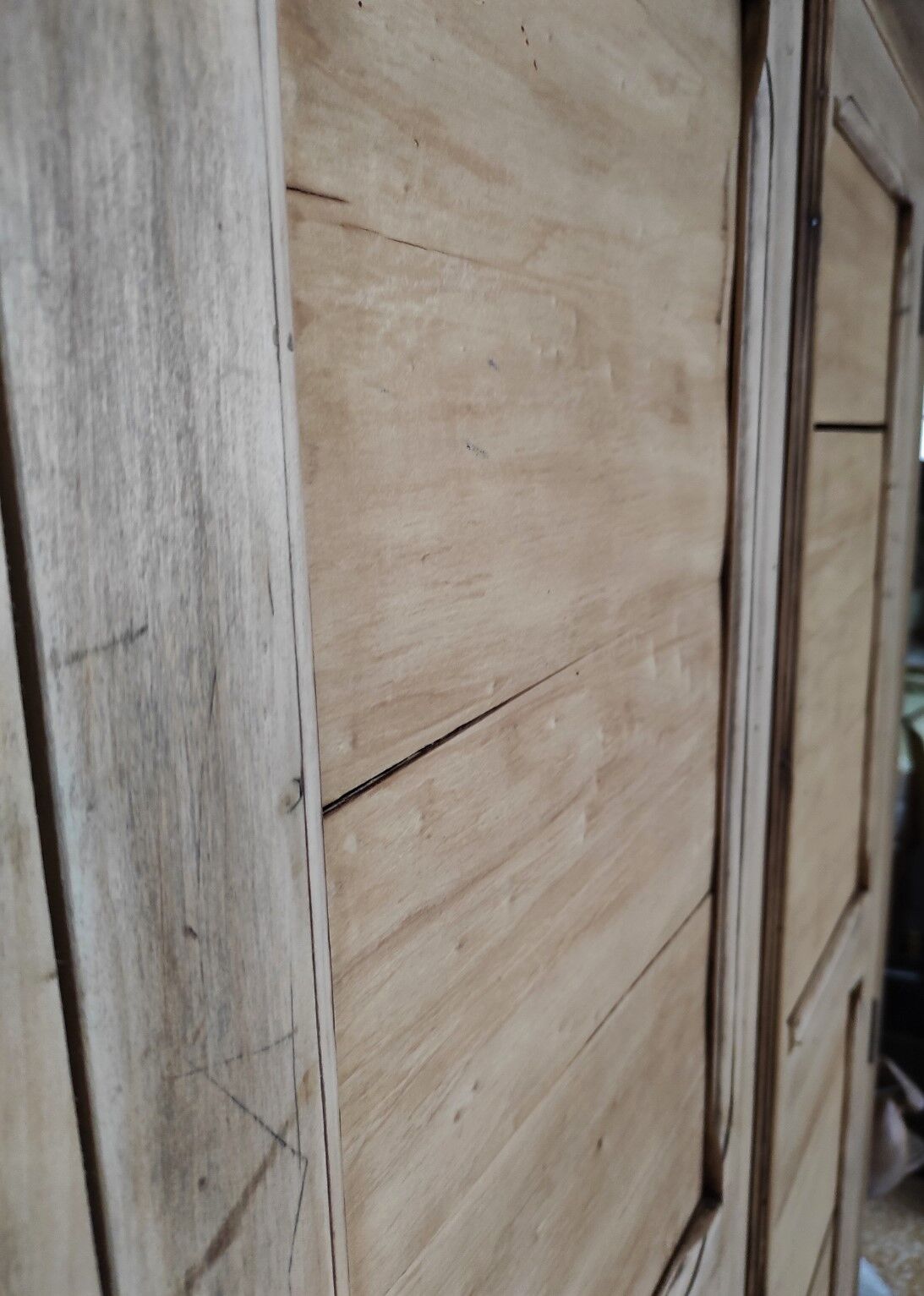 Armoire parisienne