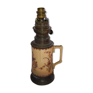 pied de lampe à pétrole