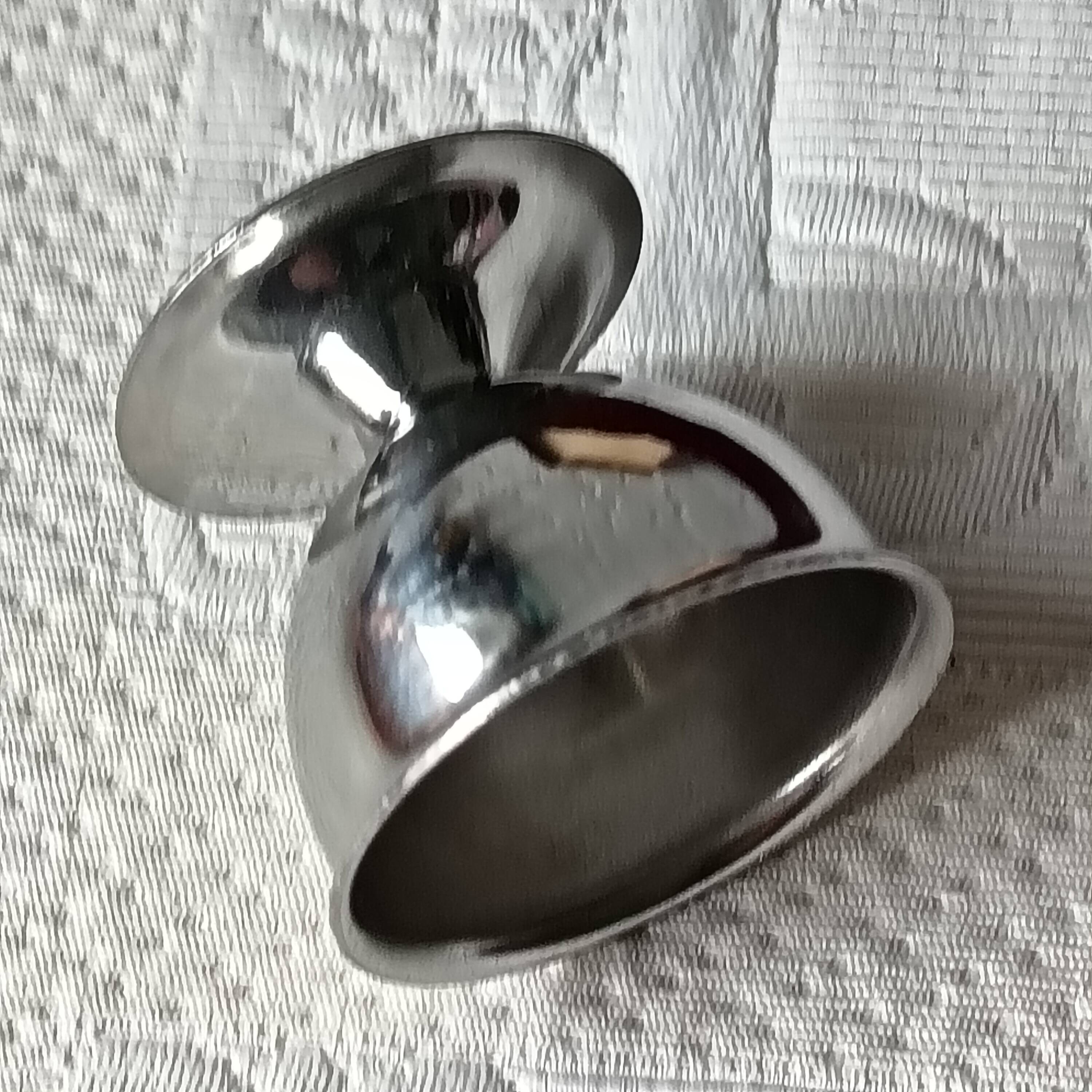6 stainless steel egg cups for soft-boiled eggs by Guy Degrenne