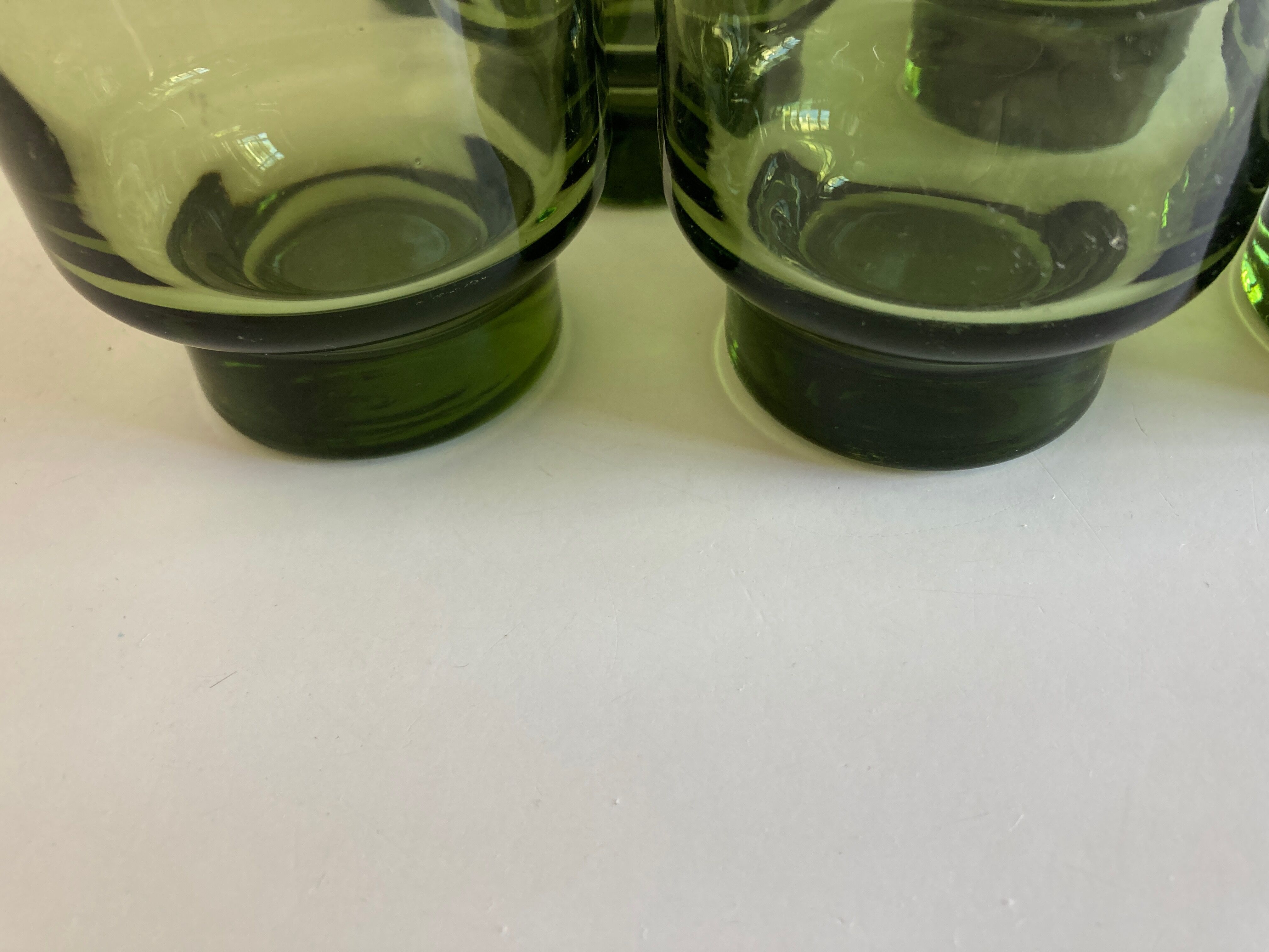 Set de 8 verres gobelets 1960 en verre vert