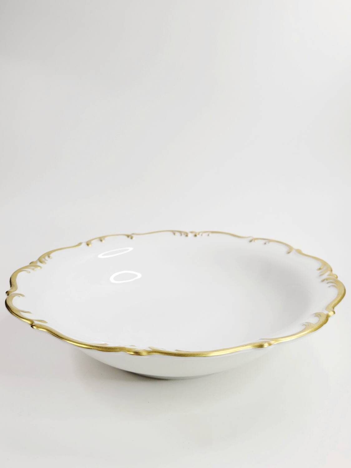 Antique shallow dish in gilded porcelain, Tirschenreuth, Bavaria, late 19th century.
