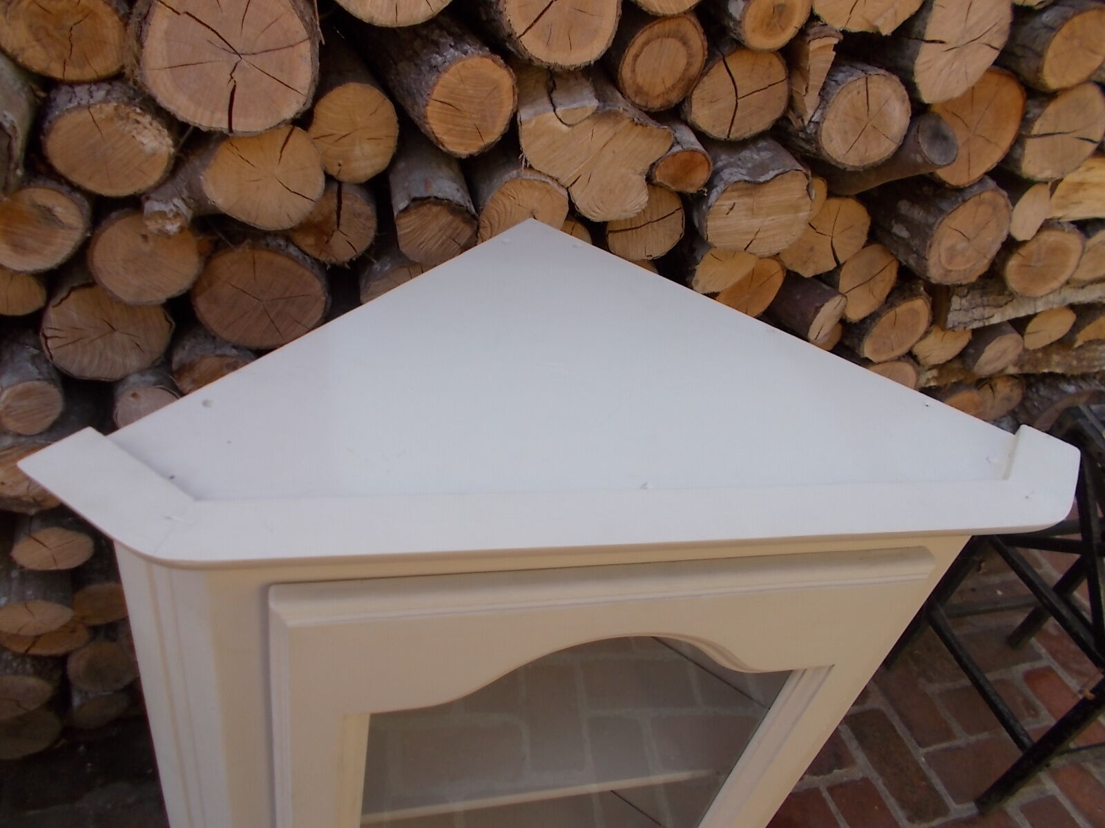 Wooden corner showcase