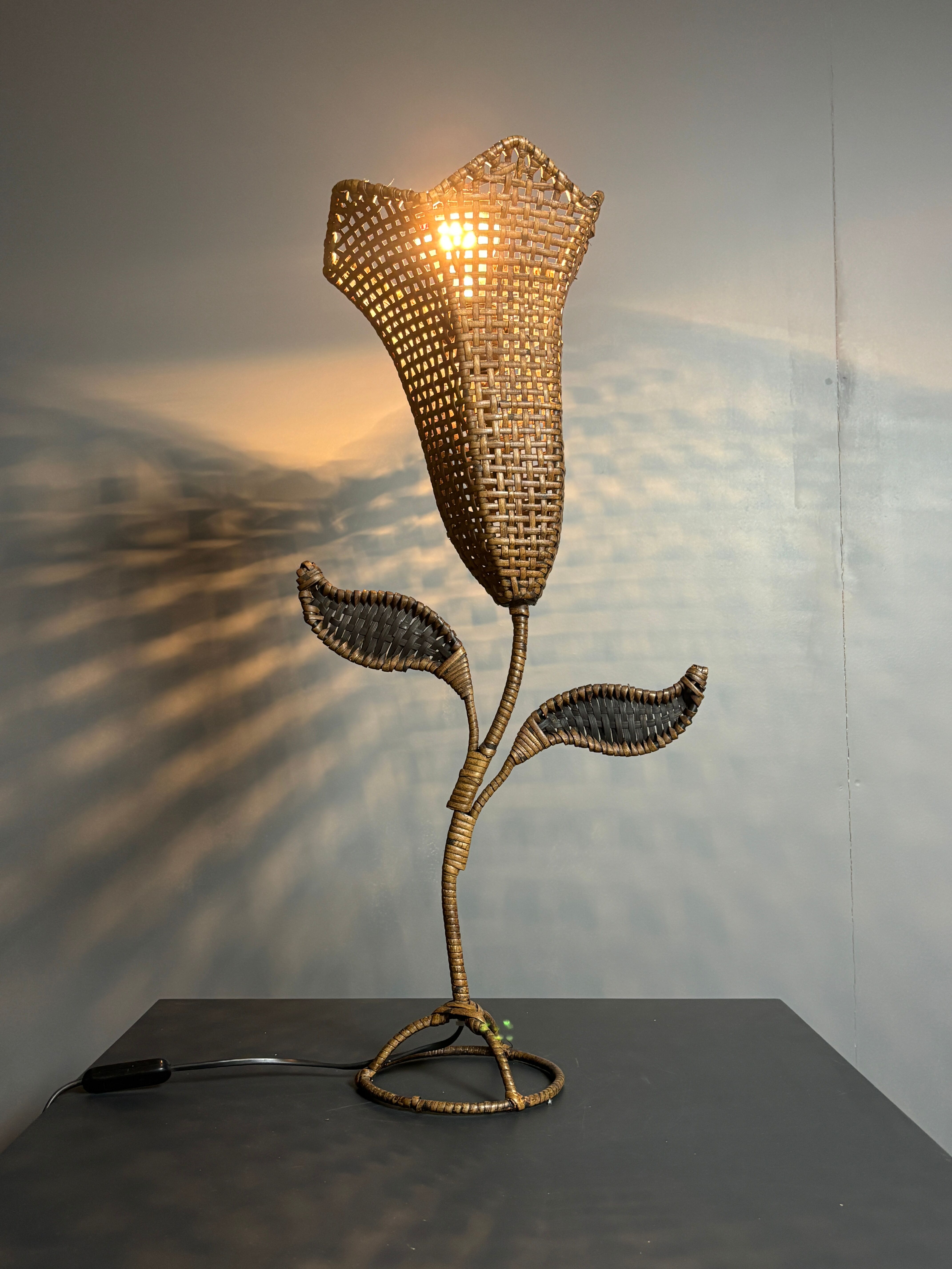 Large midcentury rattan wicker flower table lamp, 1960s