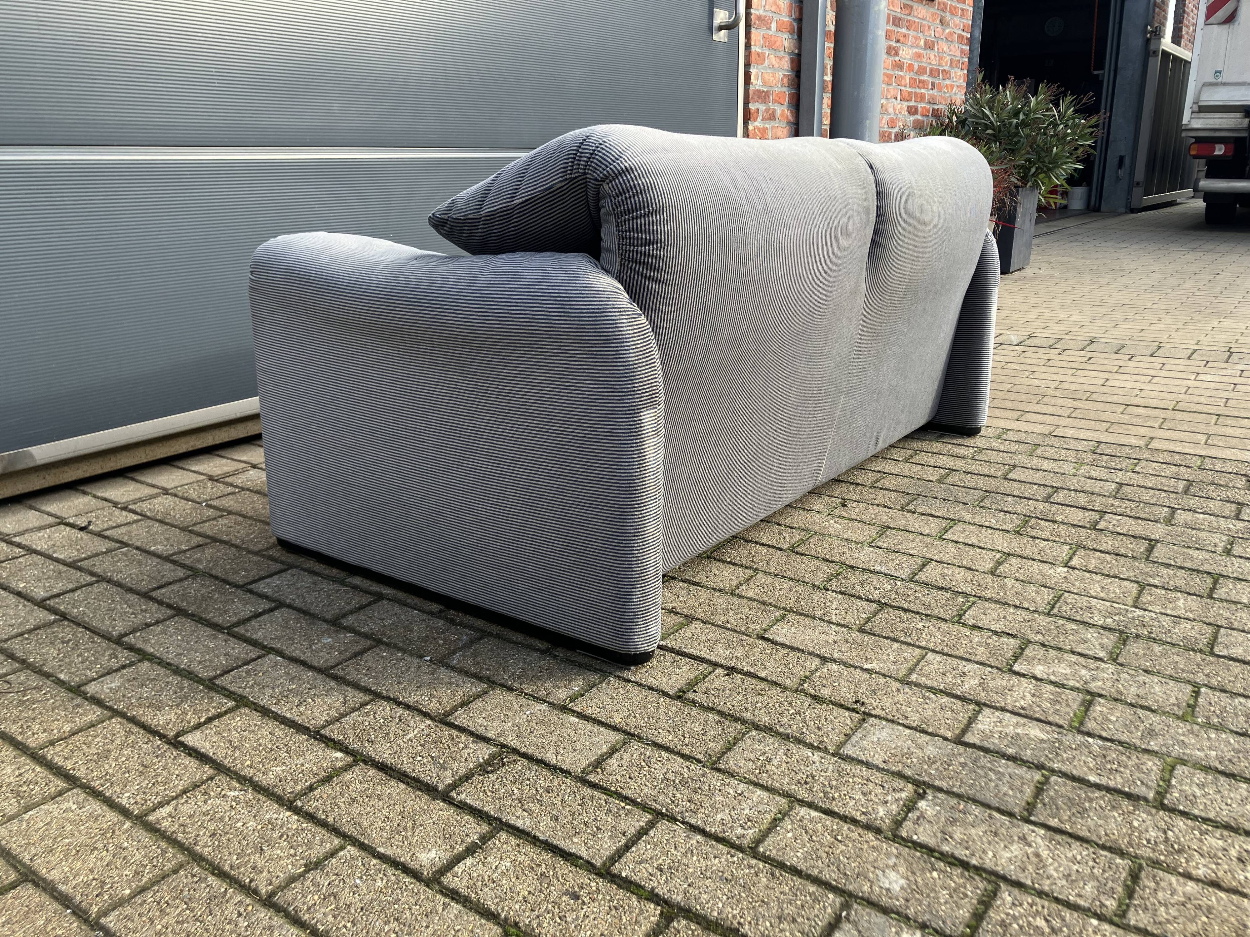 Cassina Maralunga 2 seater sofa, light gray Vico Magistretti