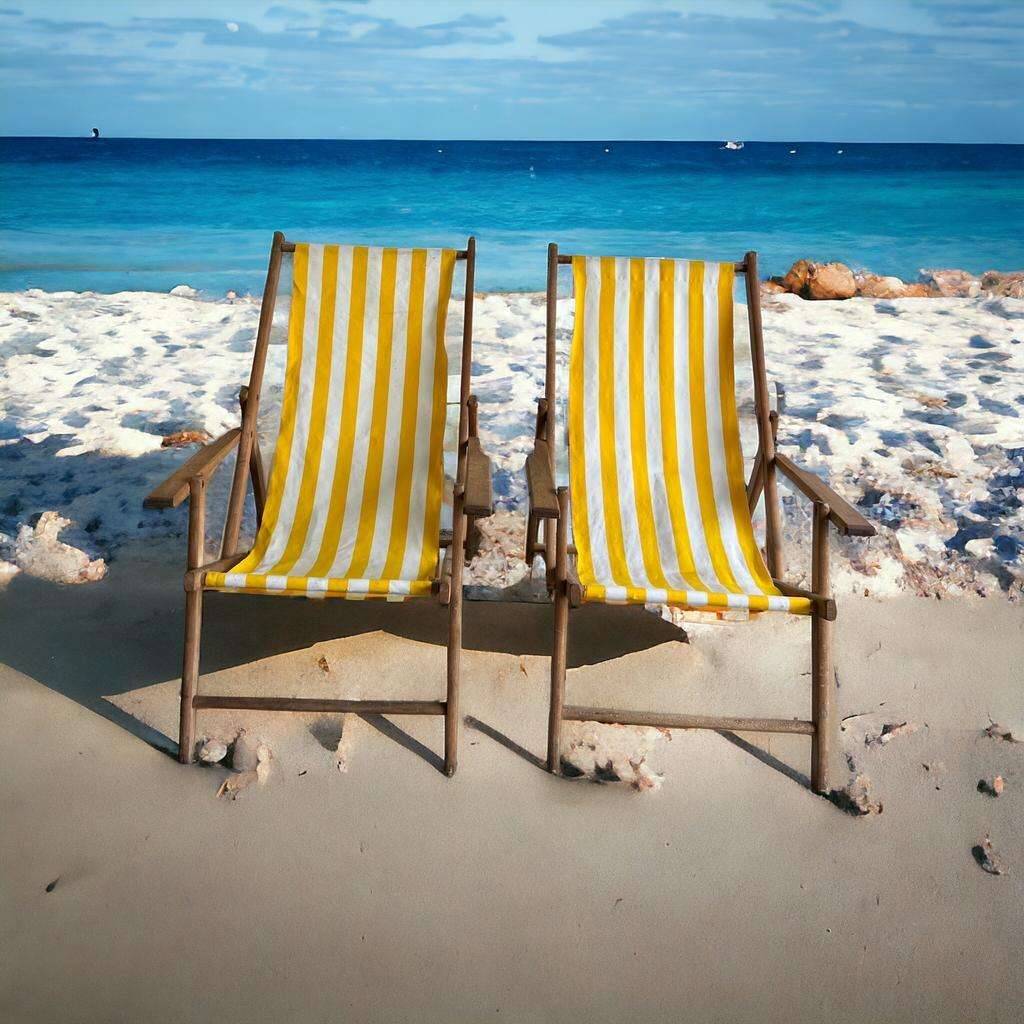 Set of 2 vintage folding beach lounge/beach chairs