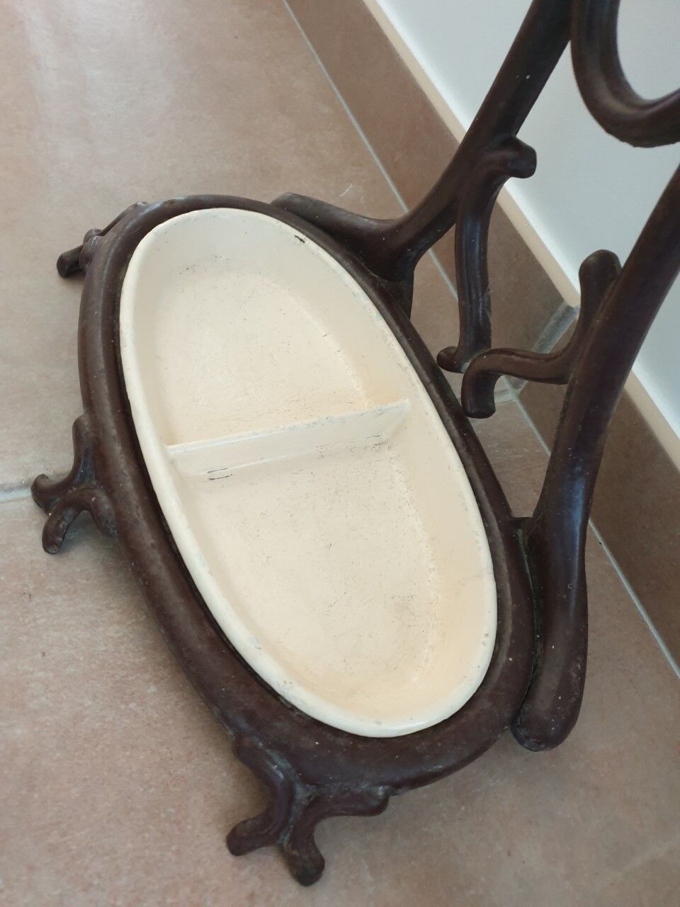 Cast iron umbrella holder