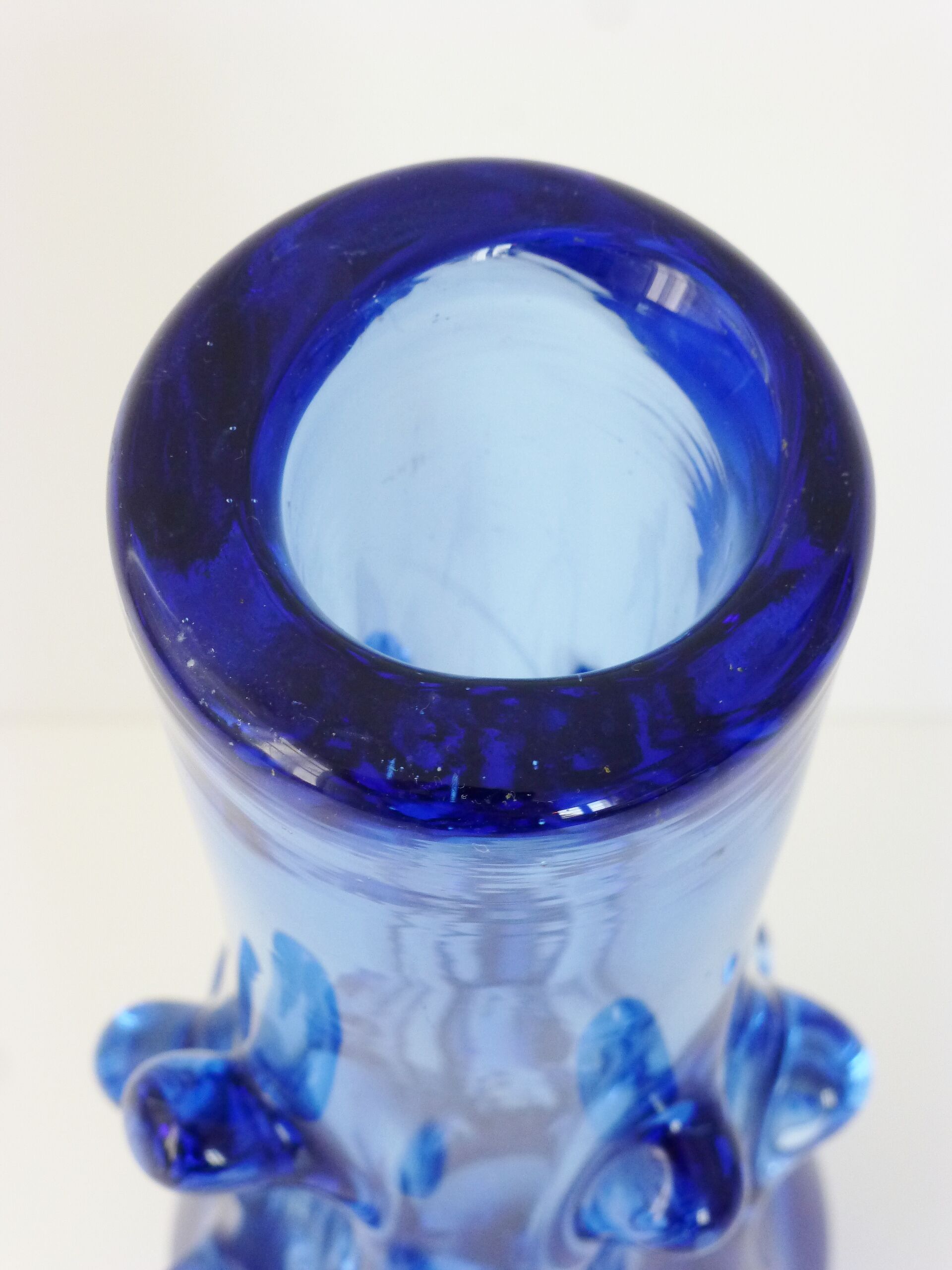 Vase en verre bleu 1960