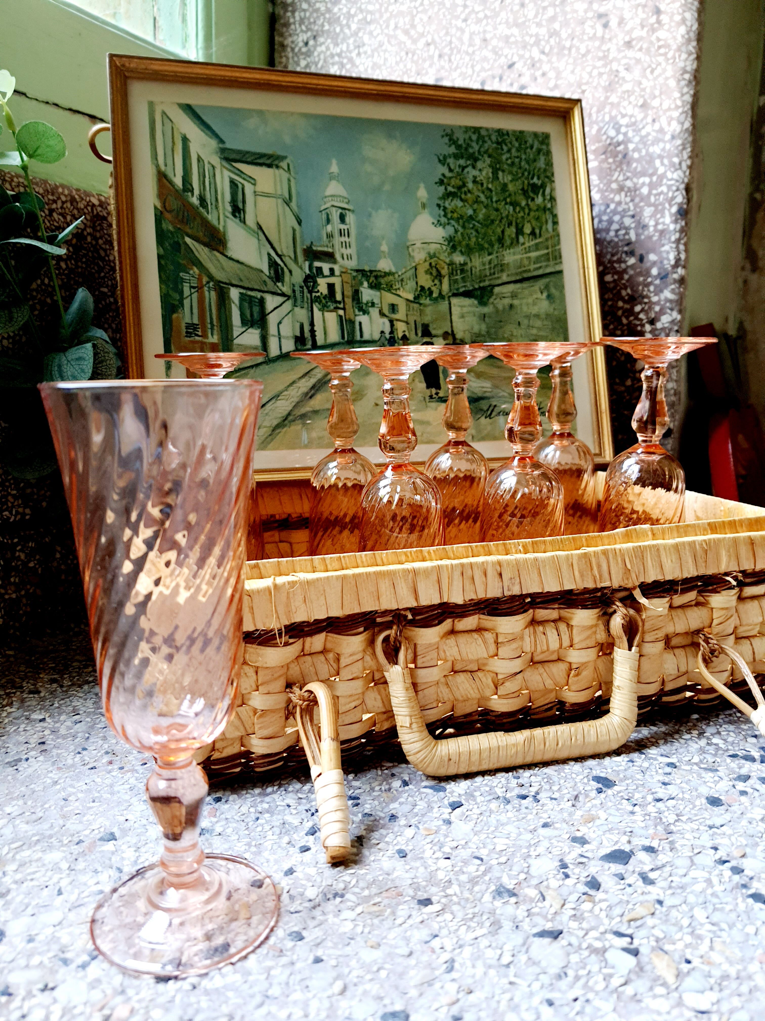 Lot of 8 Champagne flutes Luminarc Arcoroc Rosaline