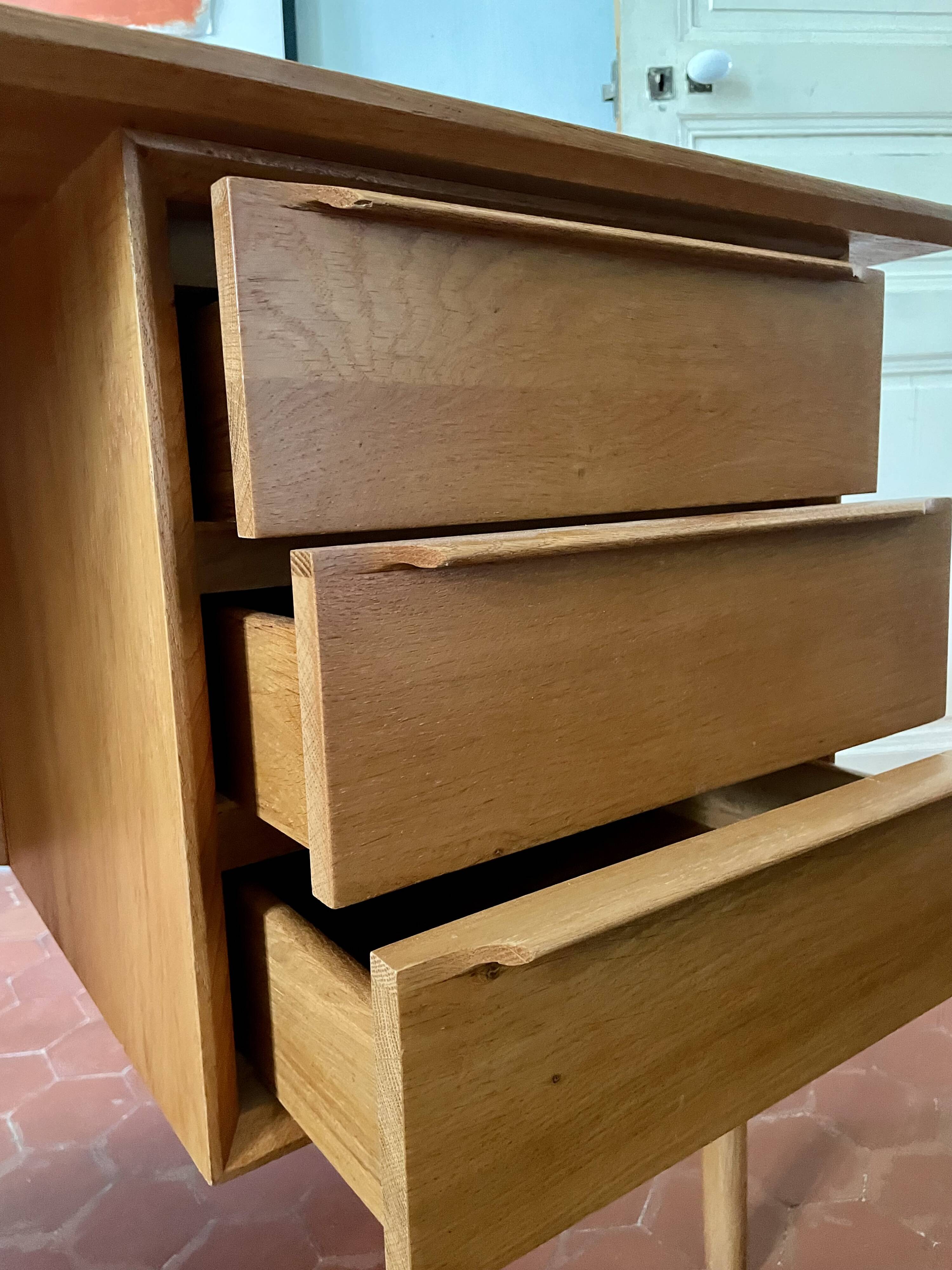 Grand bureau scandinave en bois milieu de siècle