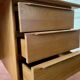 Grand bureau scandinave en bois milieu de siècle
