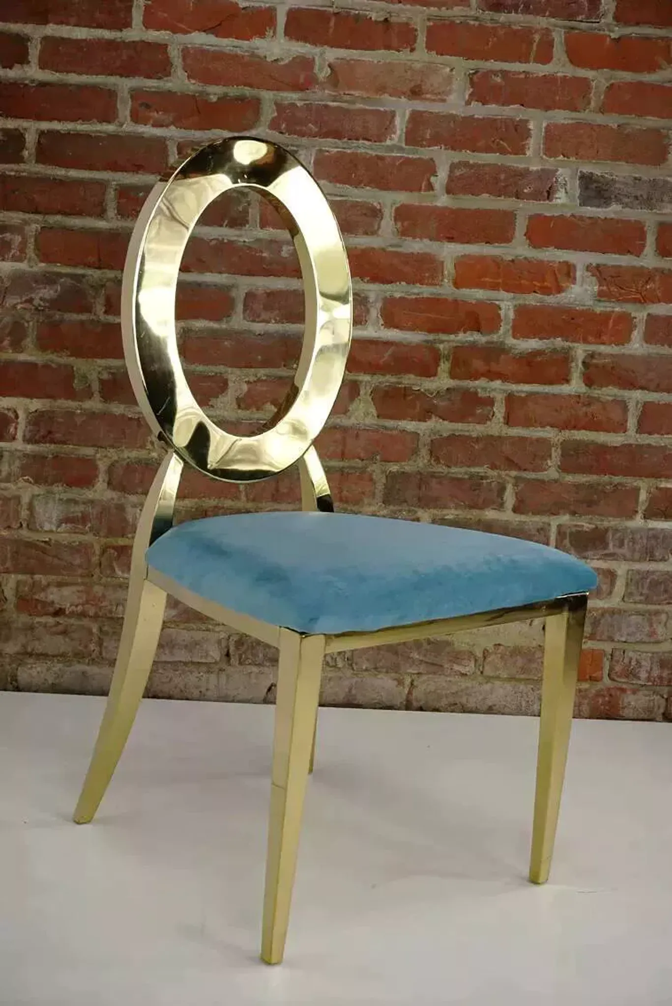 Chaise doré et assise velours turquoise