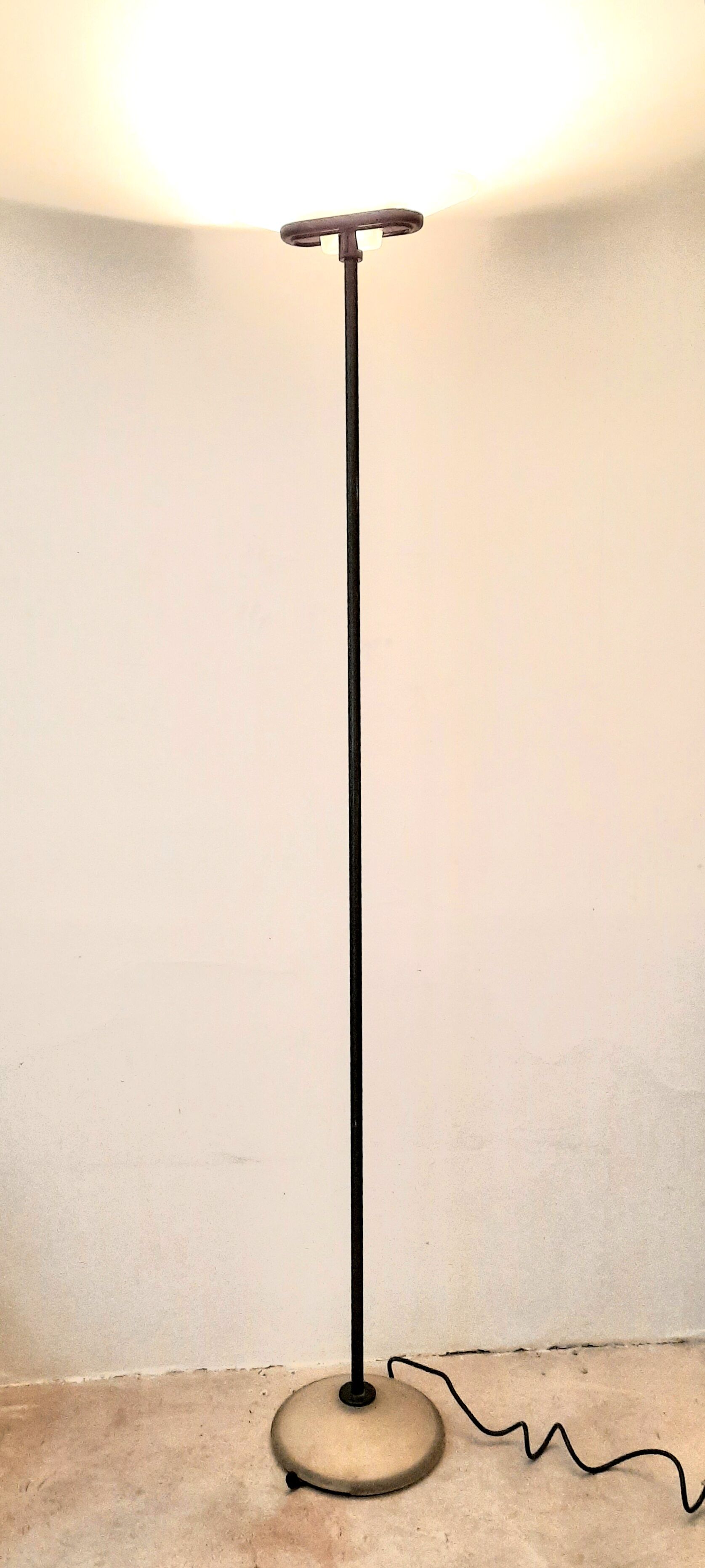 Arteluce lamppost by Perry King Santiago Miranda Gianluigi Arnaldi model Jill circa 1978