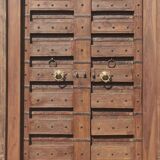 Indian door in old teak piece and patina of origin