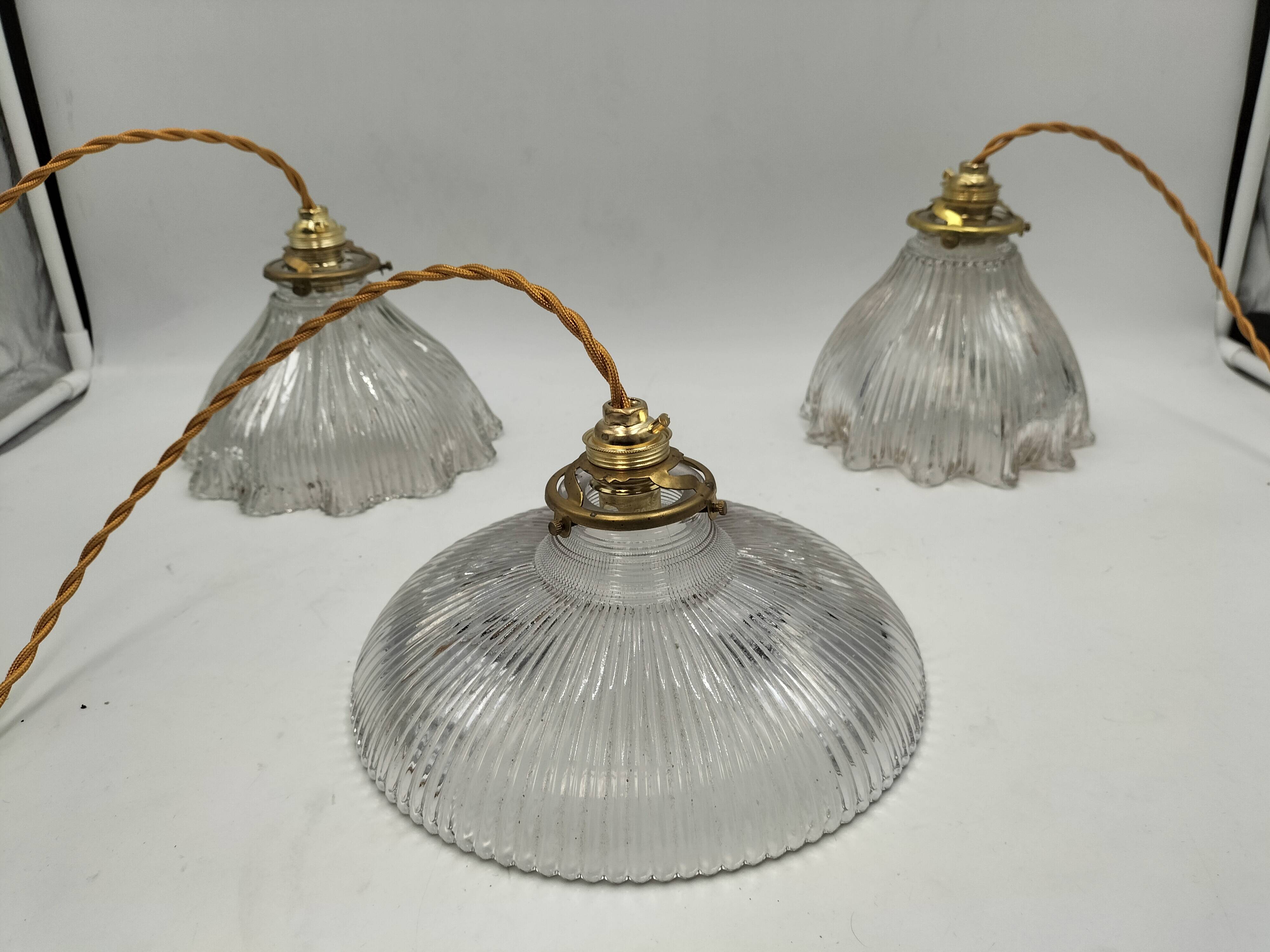 3 holophane suspensions