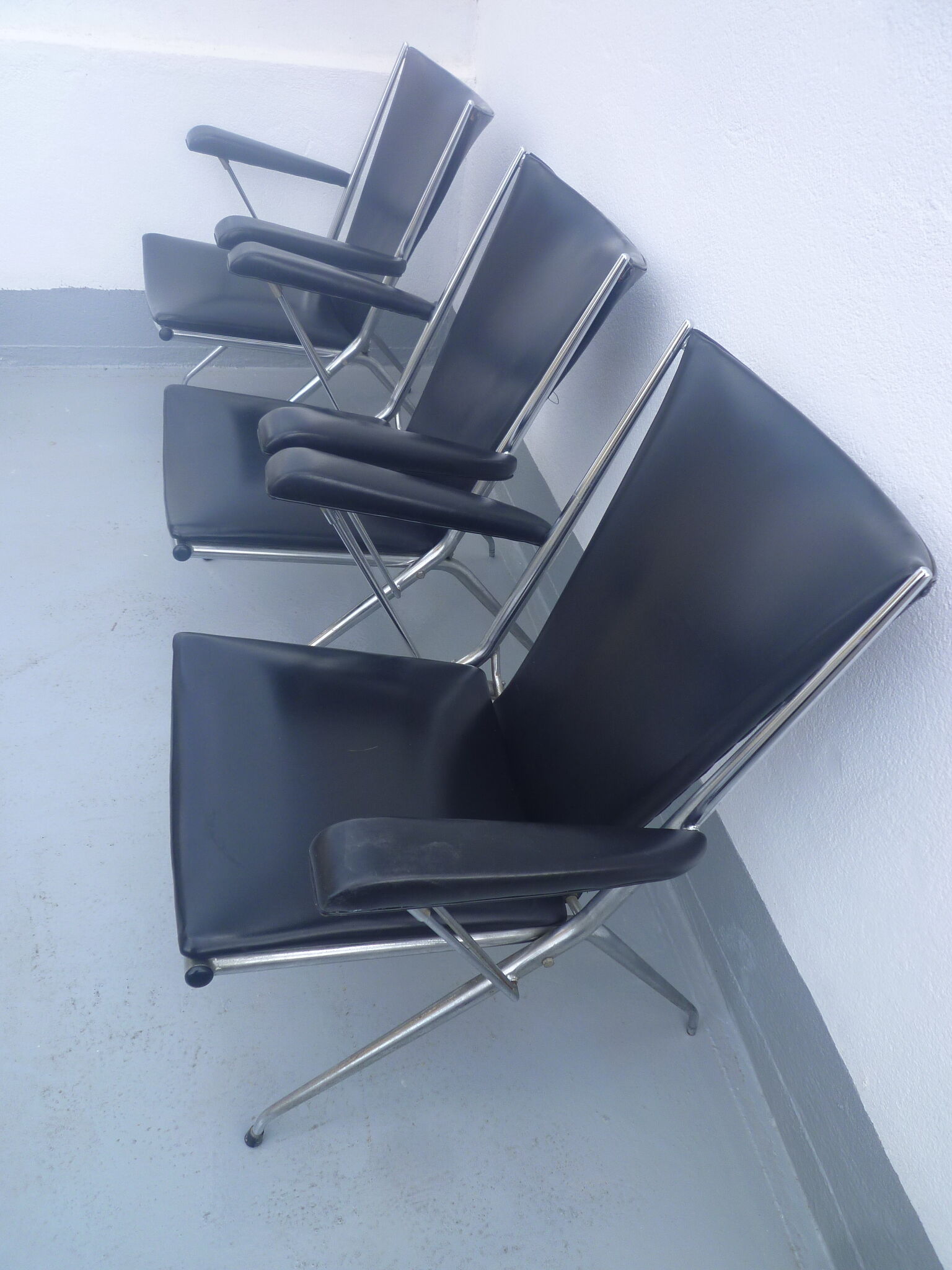 3 armchairs in black leatherette 50s
