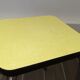 Tabouret en formica jaune