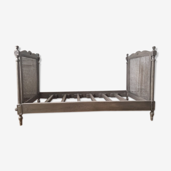 White ivory child bed