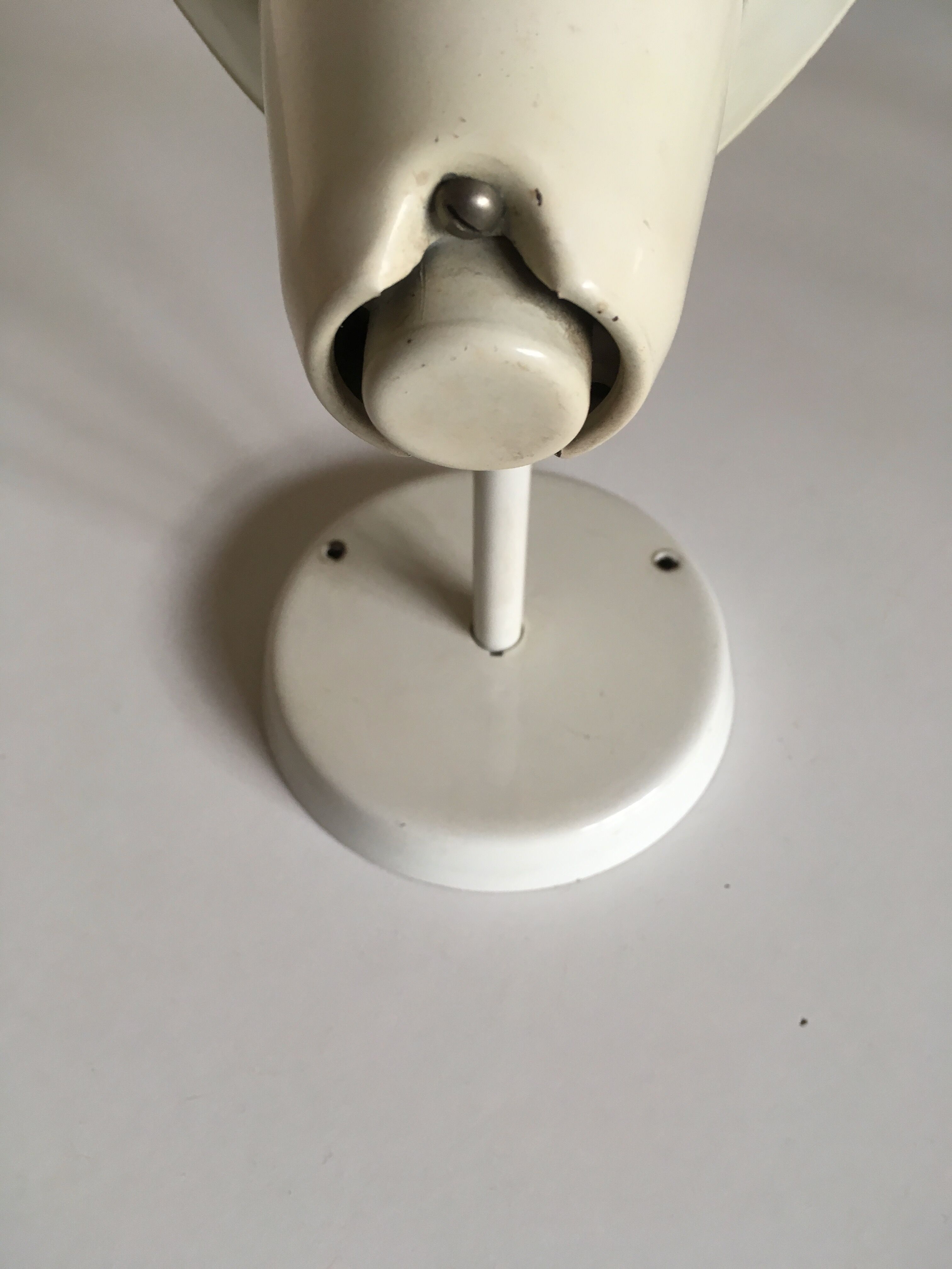 Apply 70 s articulated lacquered metal