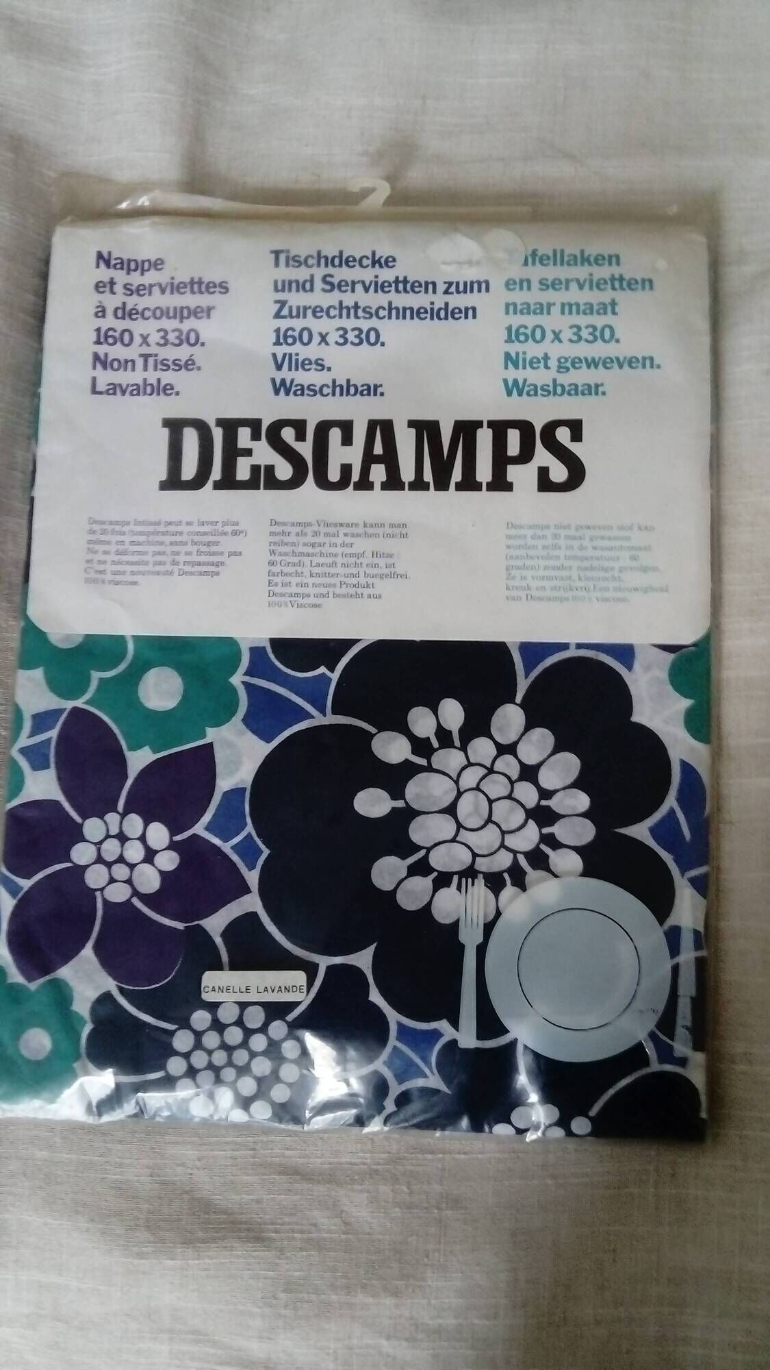 Tablecloth and napkins with blue and green flowers from the 70s Vintage brand DESCAMPS