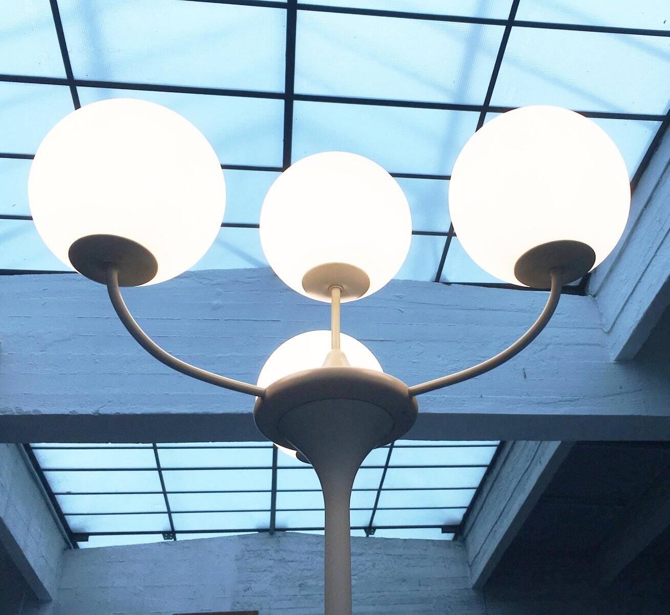 Lampe sur pied en verre et métal par E.R. Nele pour Temde, années 1960