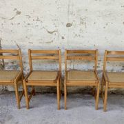 Série de 4 chaises vintage en pin assise cannage