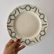 Superb set of 6 vintage dessert plates from the Longchamp factory.