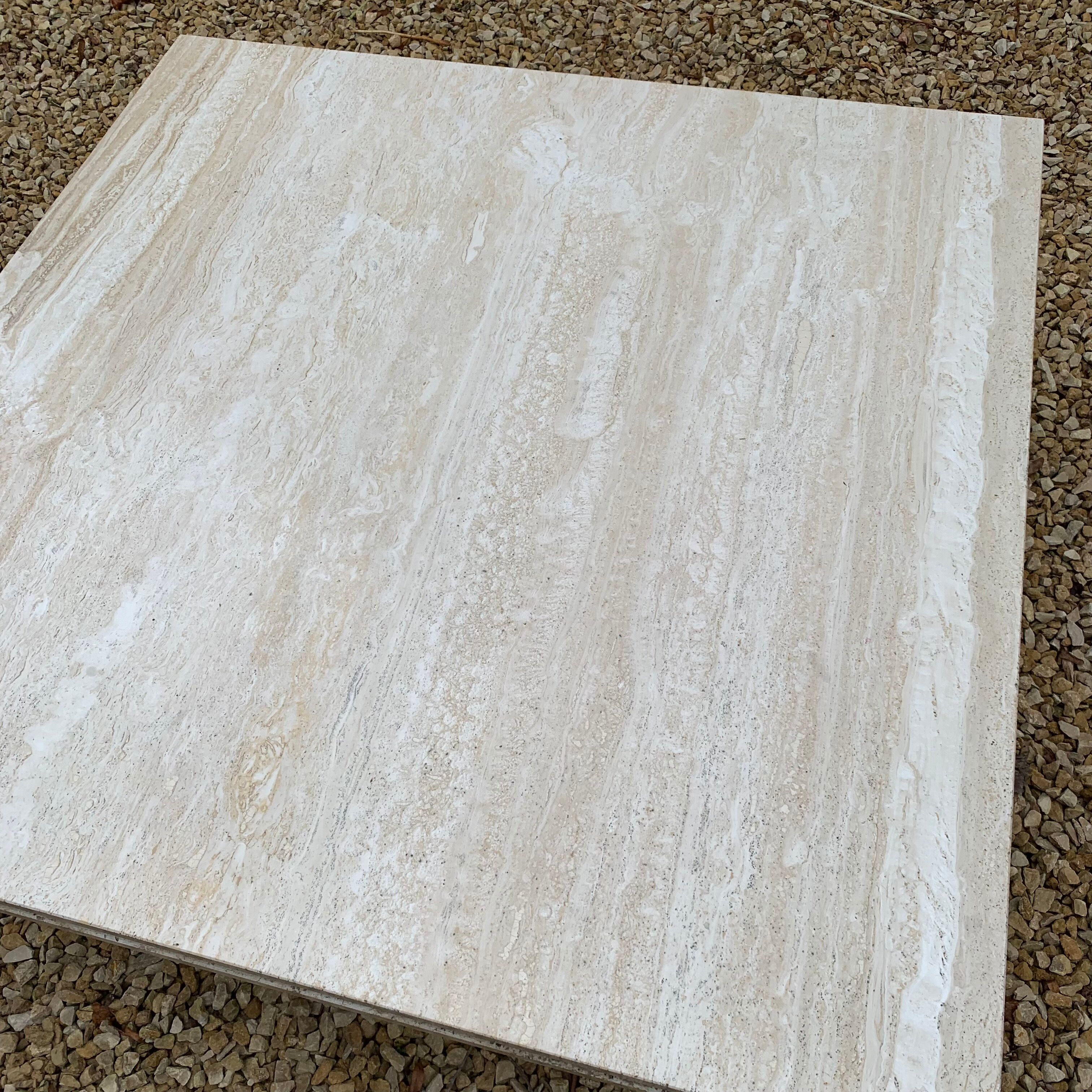 Table basse en travertin 115x115 cm