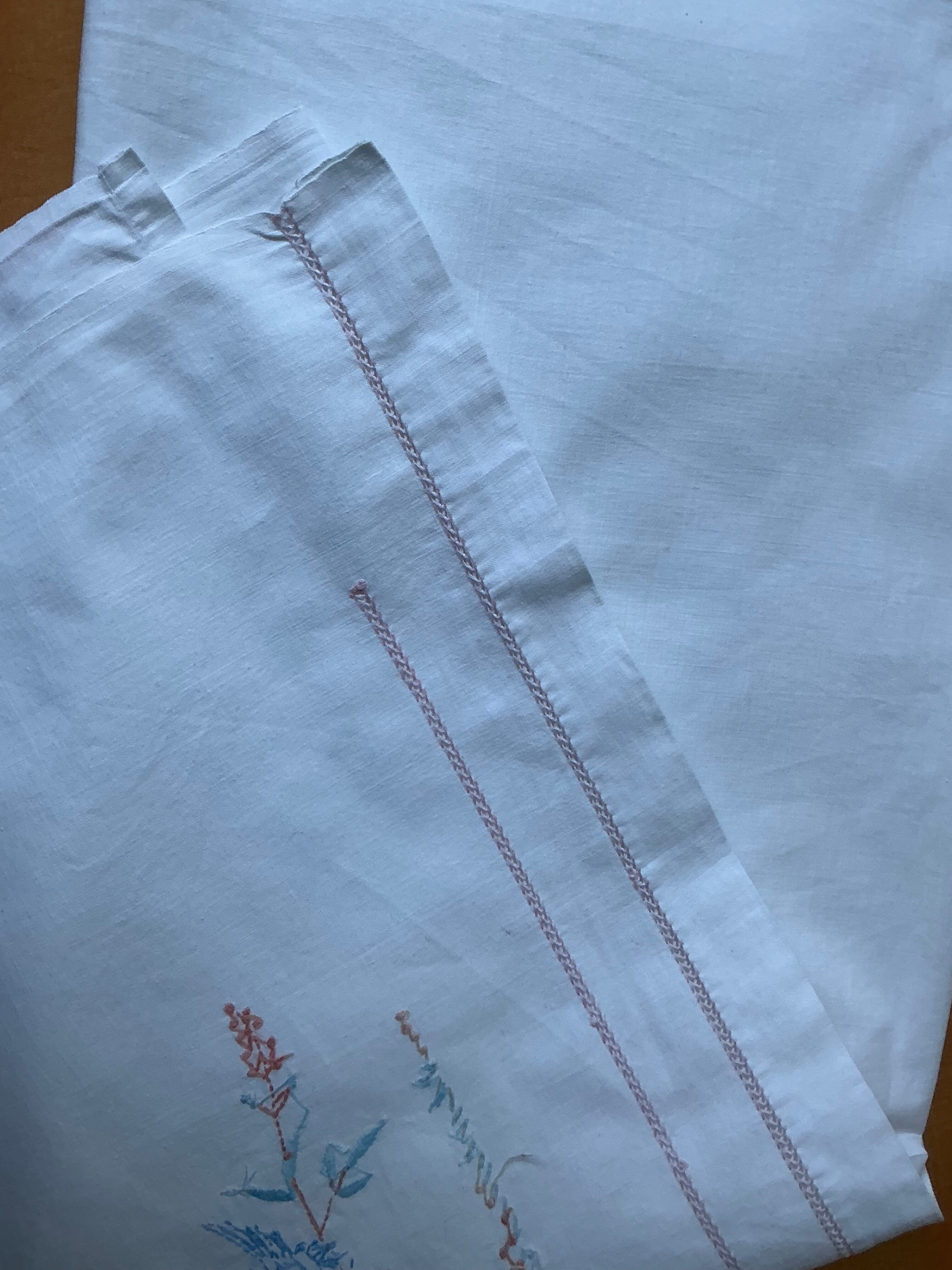 Embroidered children's sheet 112 X 78 cm