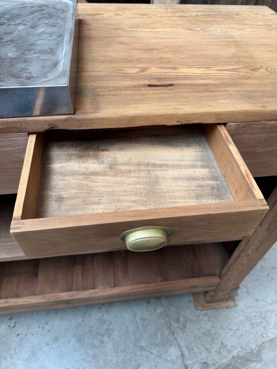 1950s bar counter